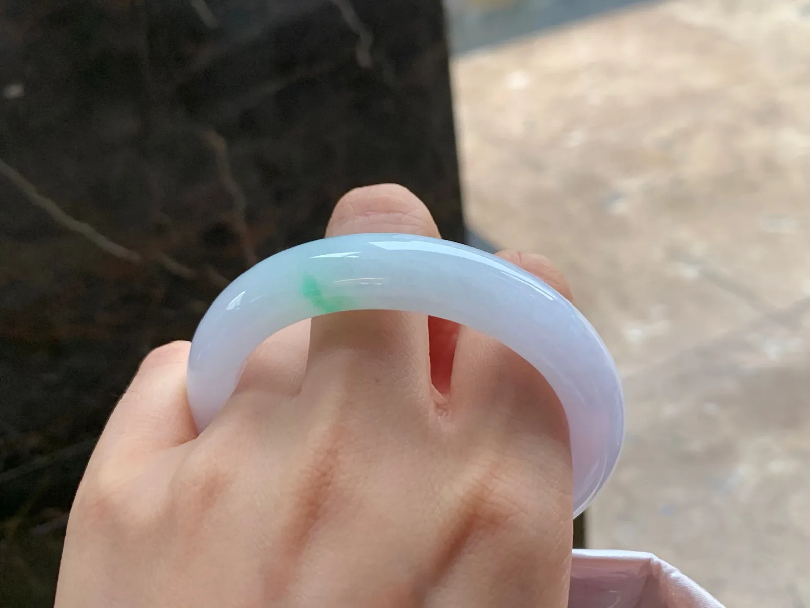 春彩手镯
细腻清爽 54.2/12/9mm