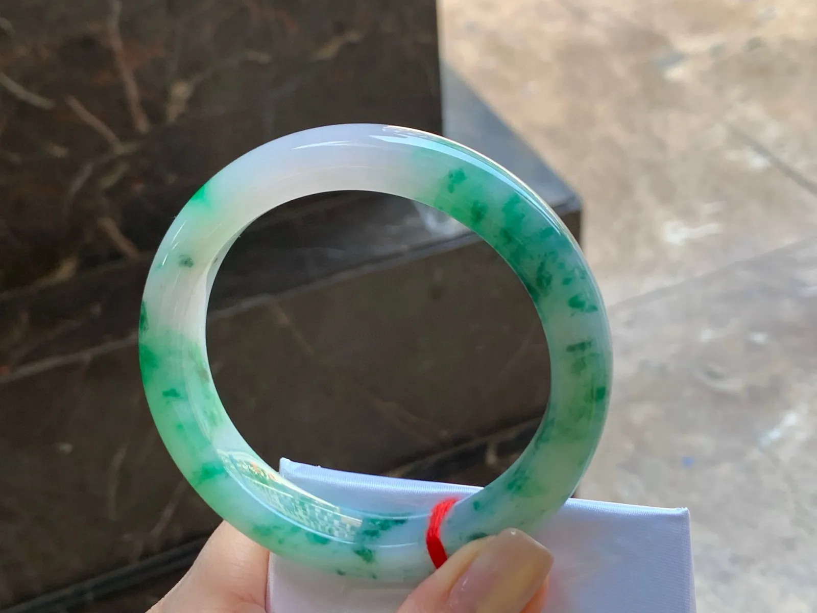 色花手镯
玉质细腻 59.4/12.2/9.6mm