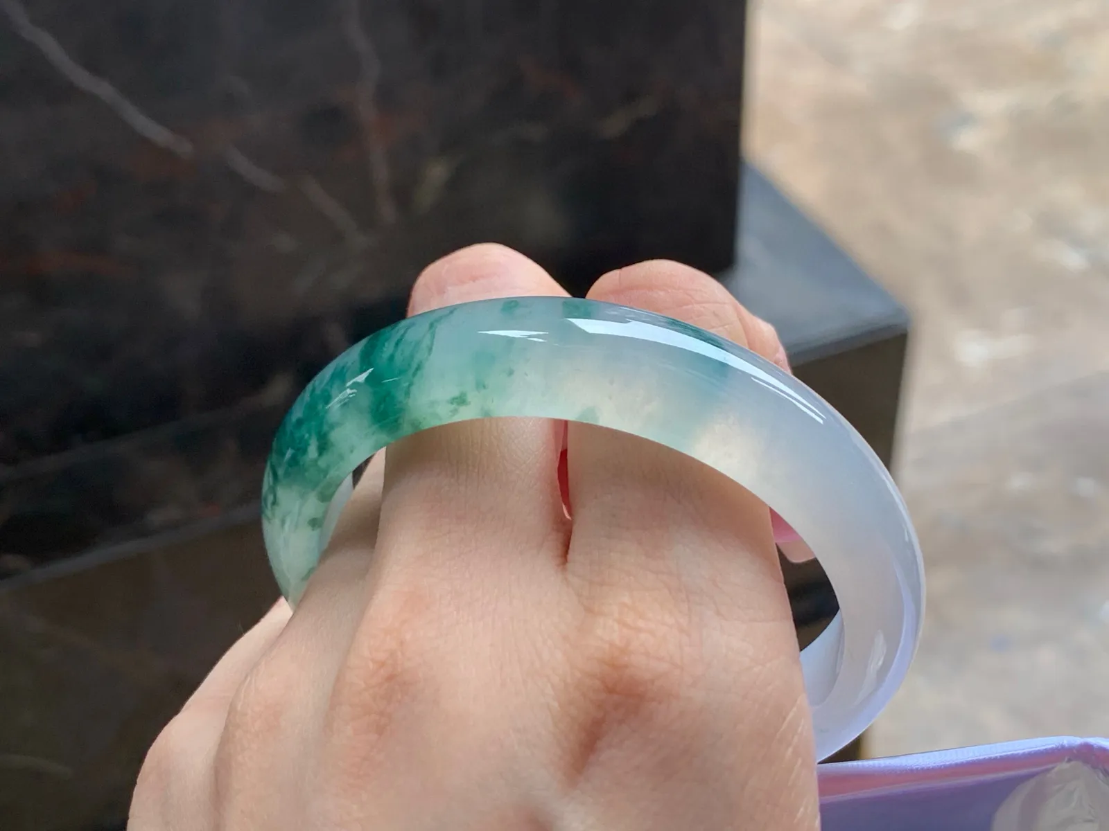冰种飘花手镯
55.8/12.8/8.2mm