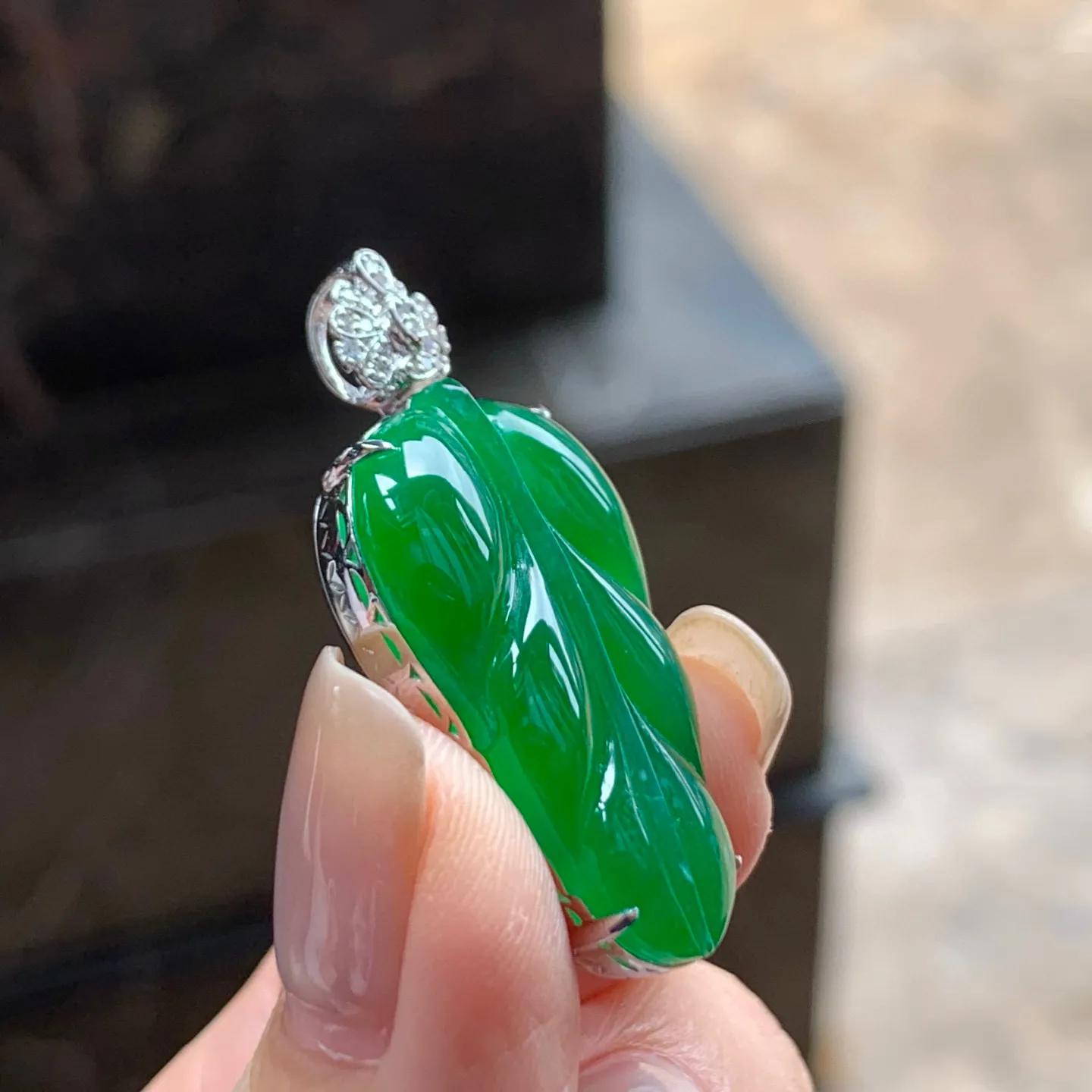 冰满色玉叶
水润 真金镶嵌