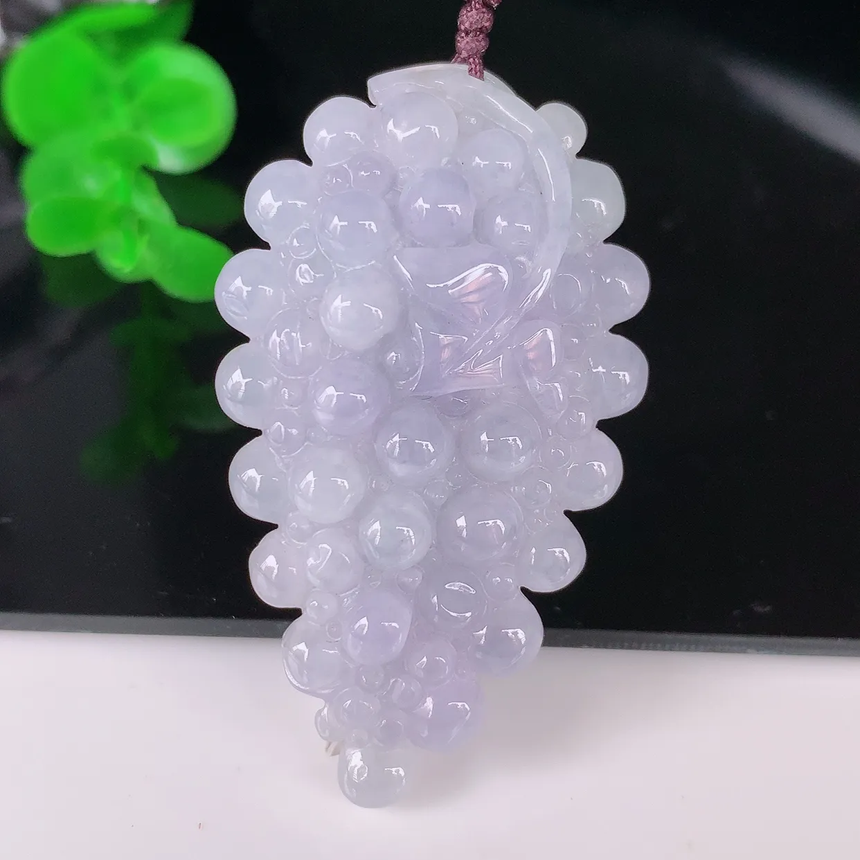 自然光实拍，冰润紫罗兰翡翠多子多福葡萄吊坠，种老水足，雕工精湛 ，寓意美好，佩戴时尚出众！#41.1