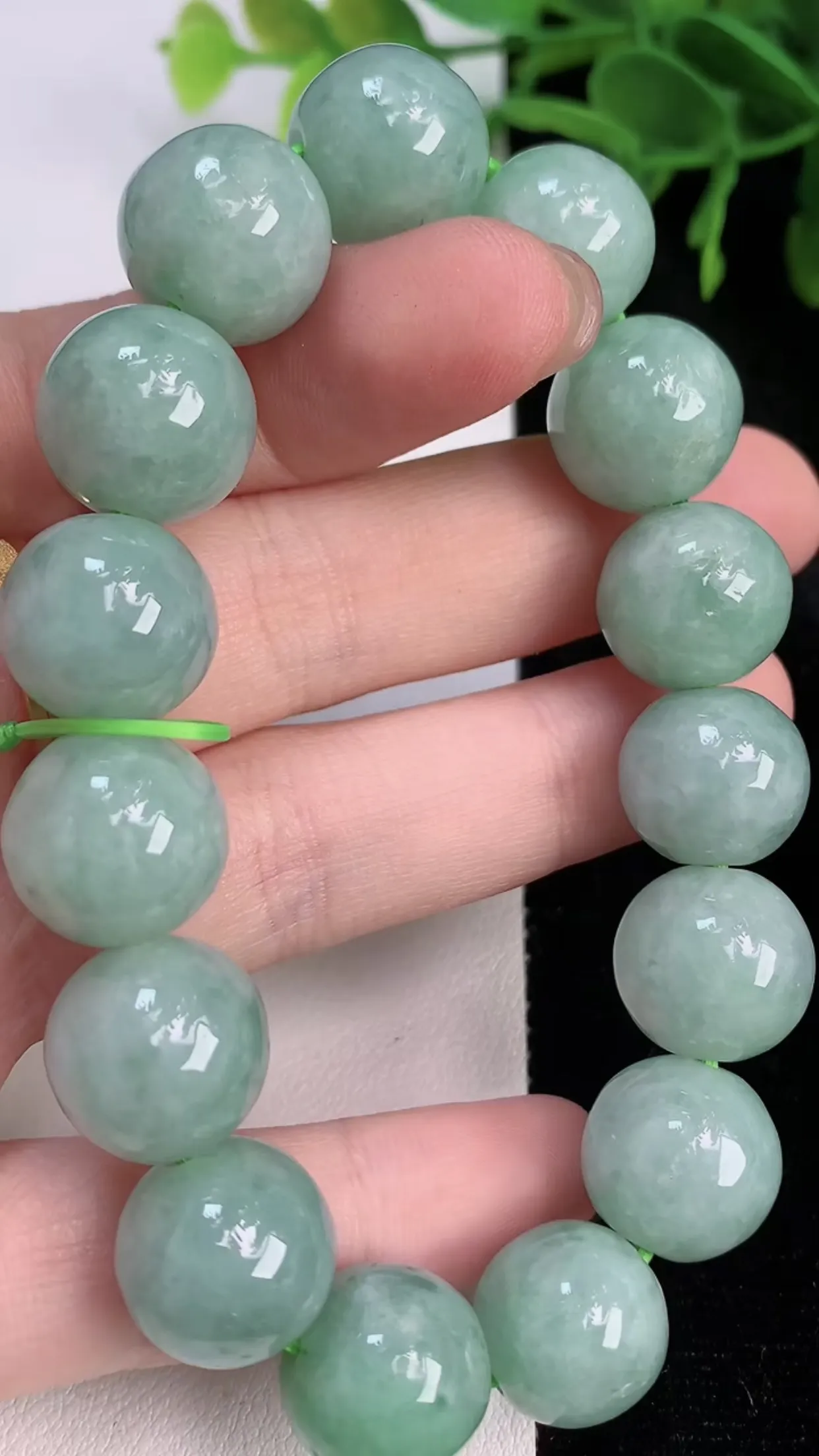 缅甸天然翡翠a货 老坑料起胶冰润 满绿圆珠手串 手链  尺寸13.5mm  15颗  y  62.50