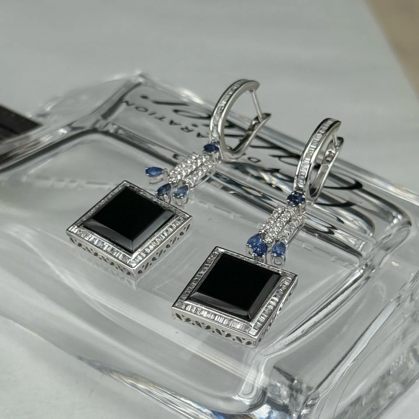 精品满钻豪镶墨翠耳坠 种好色正 黑度极好 打灯通透 油性十足 尺寸13.7