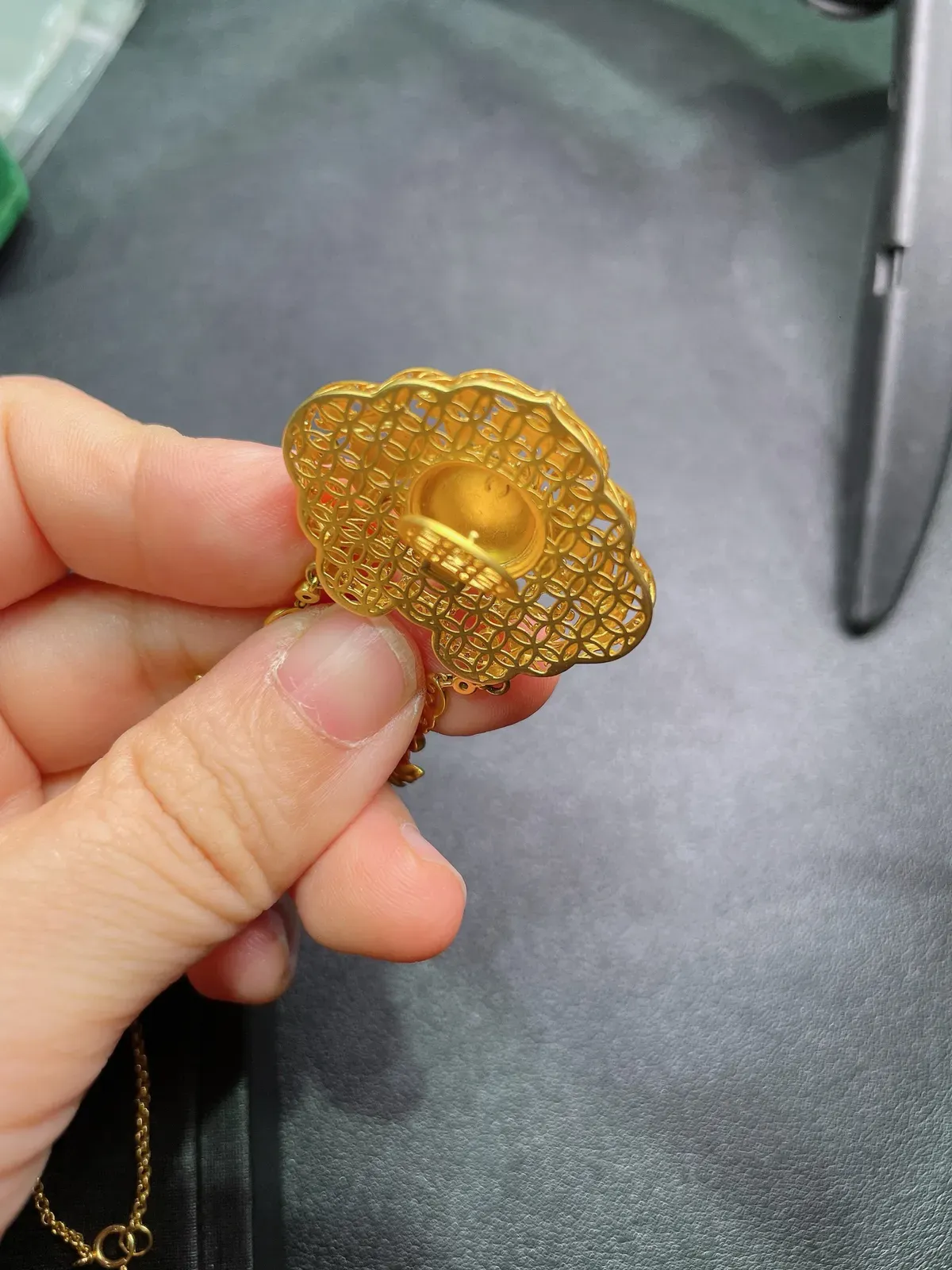 天然缅甸a货翡翠18k金镶嵌
国风版满绿蛋面如意套链z04