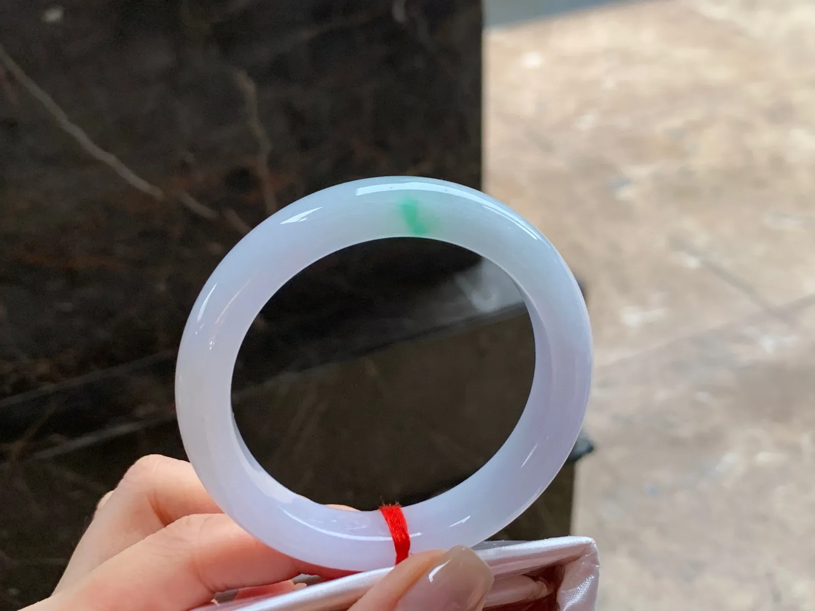 春彩手镯
细腻清爽 54.2/12/9mm