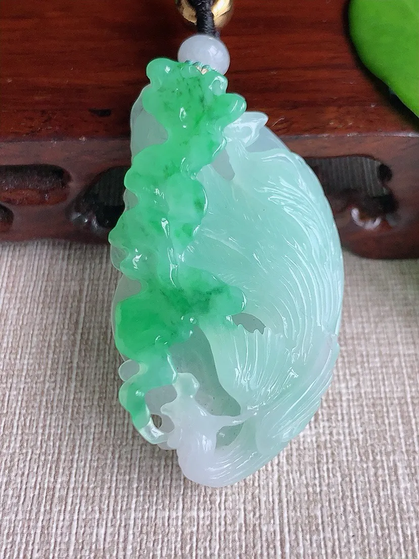 a货翡翠老坑冰种飘绿凤凰吊坠  尺寸50.6×28×13mm 重量28.15g 0711