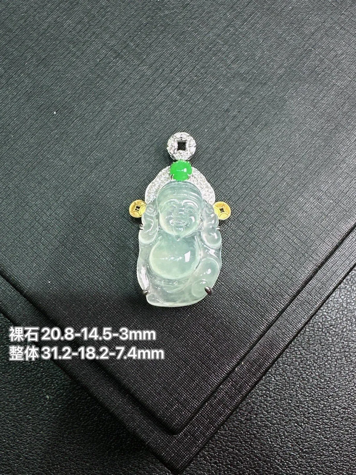 天然缅甸Ａ货翡翠18k金镶嵌
白冰财神爷吊坠