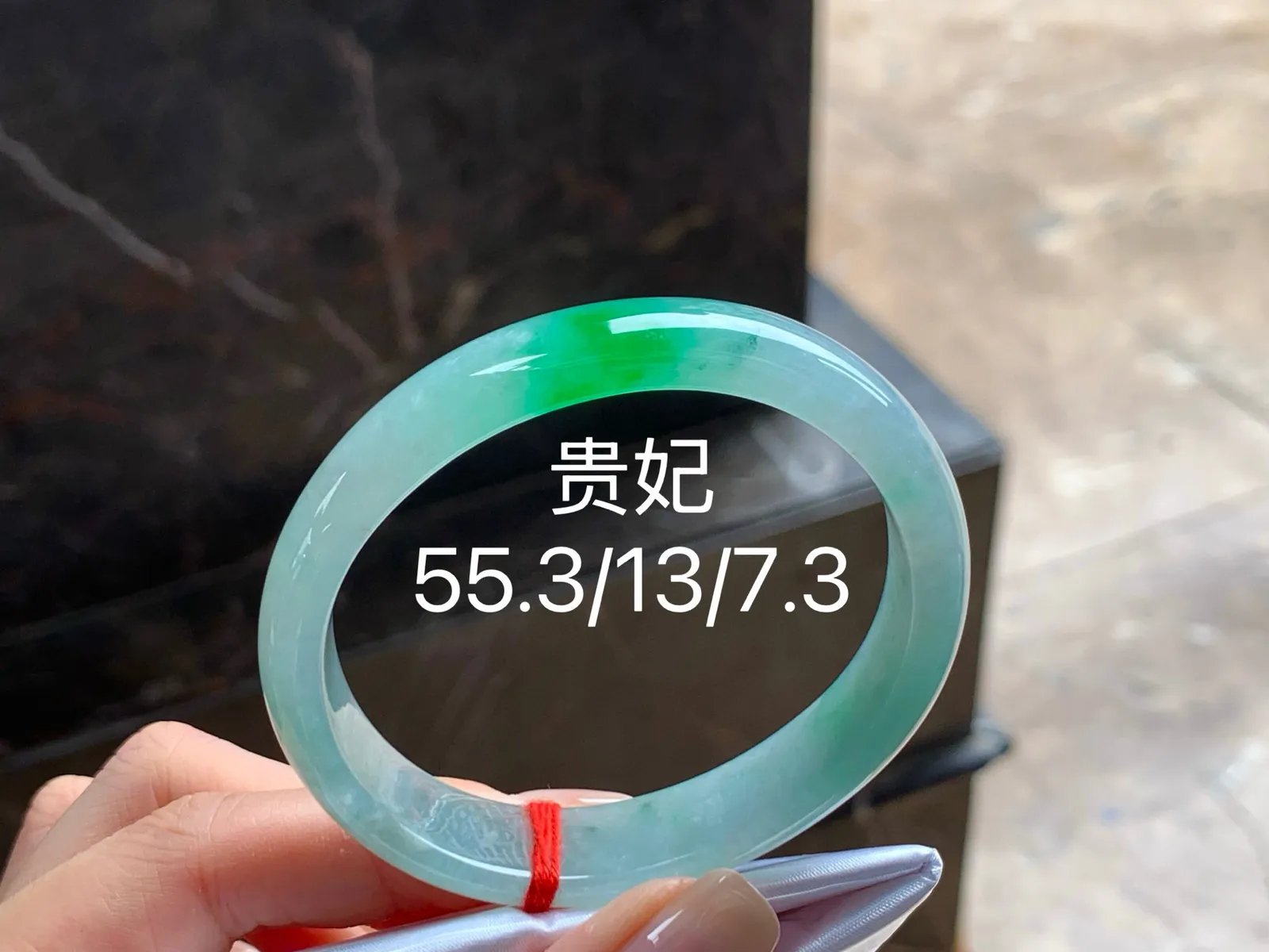 辣绿贵妃镯
水润清爽 55.3/13/7.3mm