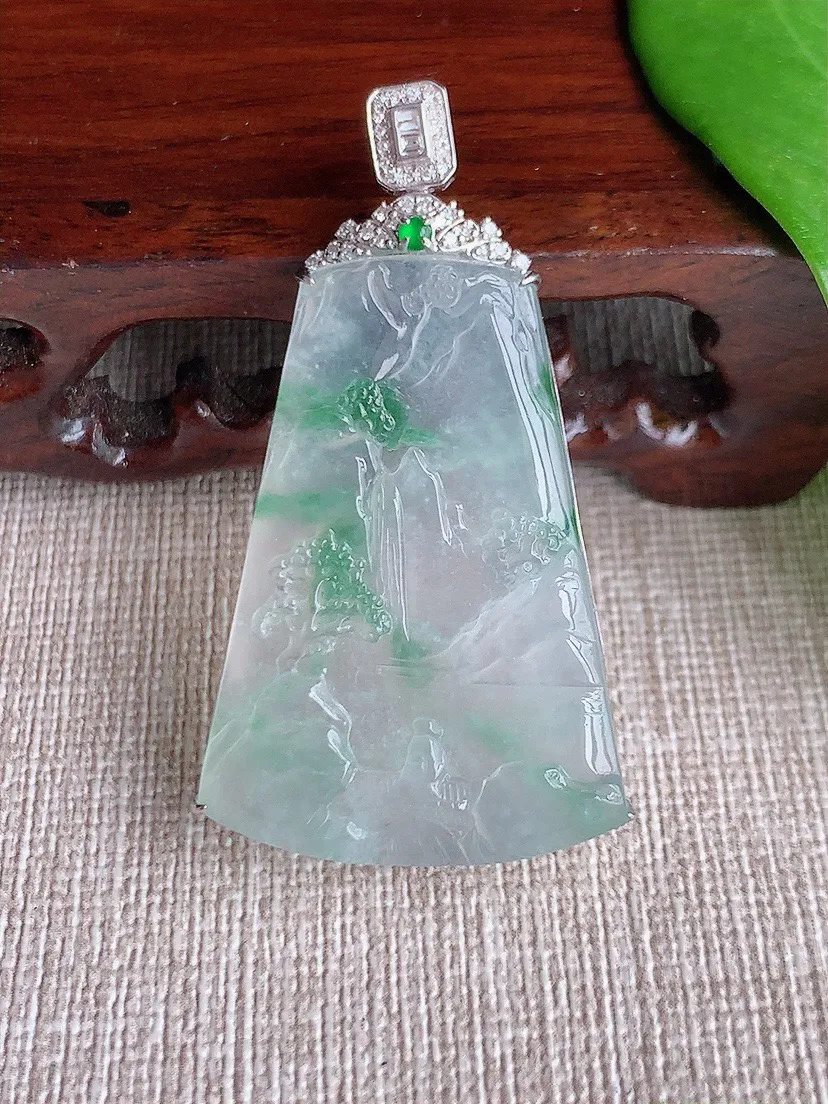 a货翡翠老坑冰种18K金伴钻镶嵌飘花意境山水牌吊坠 尺寸47.2×36.5×25.7×7.2mm 重