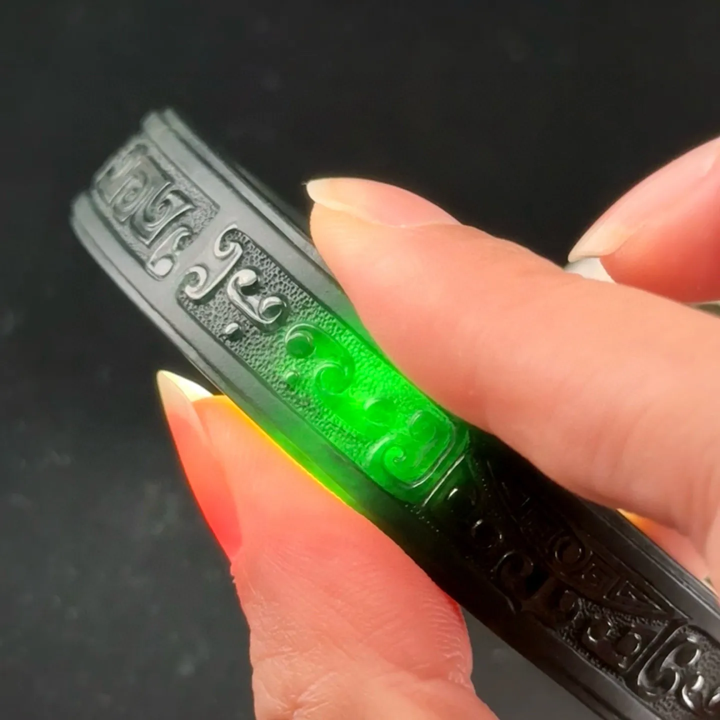 精品墨翠手镯 种好色正 黑度极好 打灯通透 油性十足 圈口59