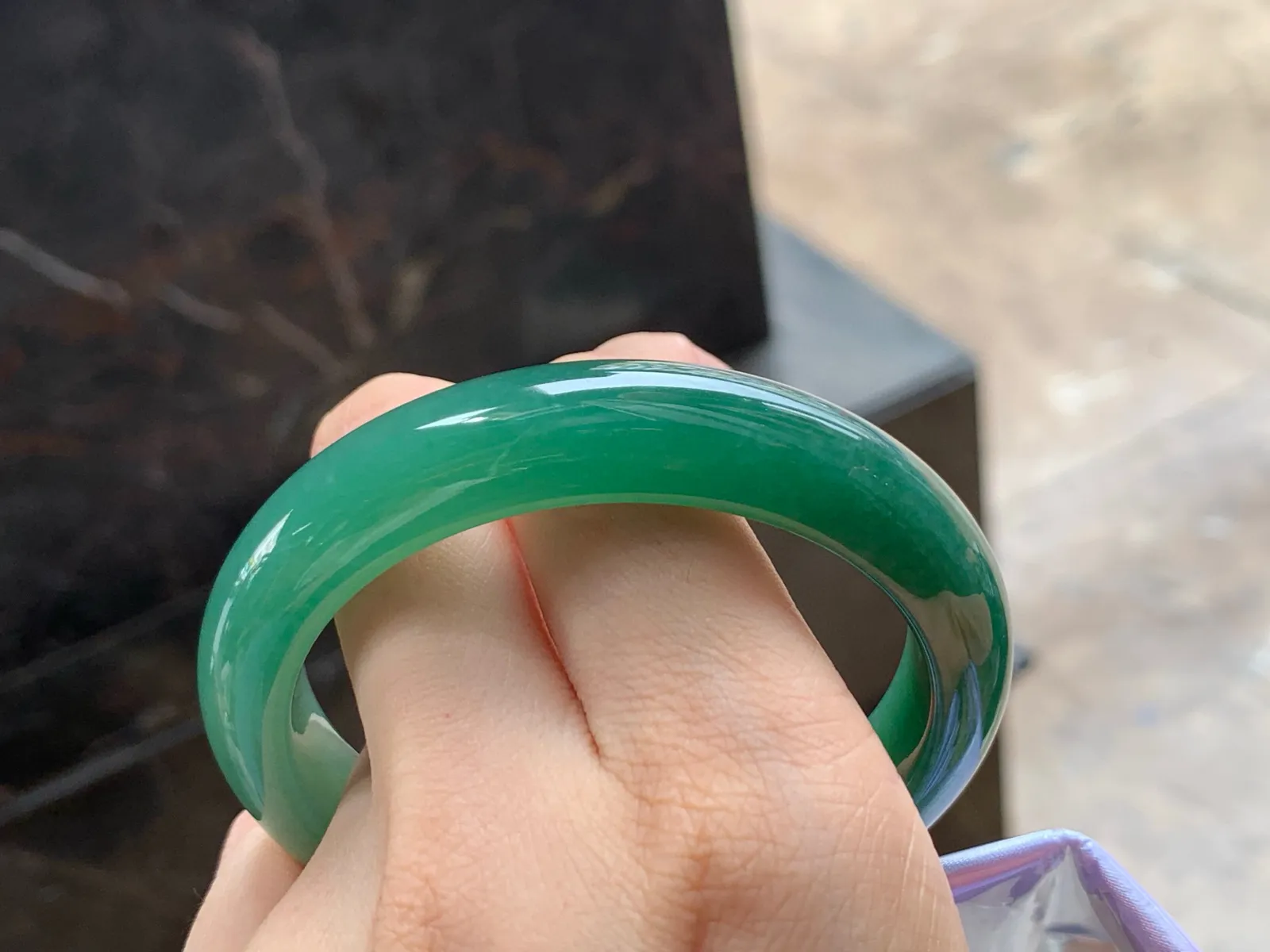 油绿手镯
颜色漂亮 55.5/12.5/8.5mm