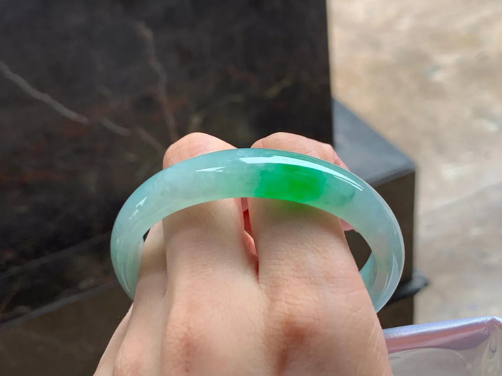 辣绿贵妃镯
水润清爽 55.3/13/7.3mm