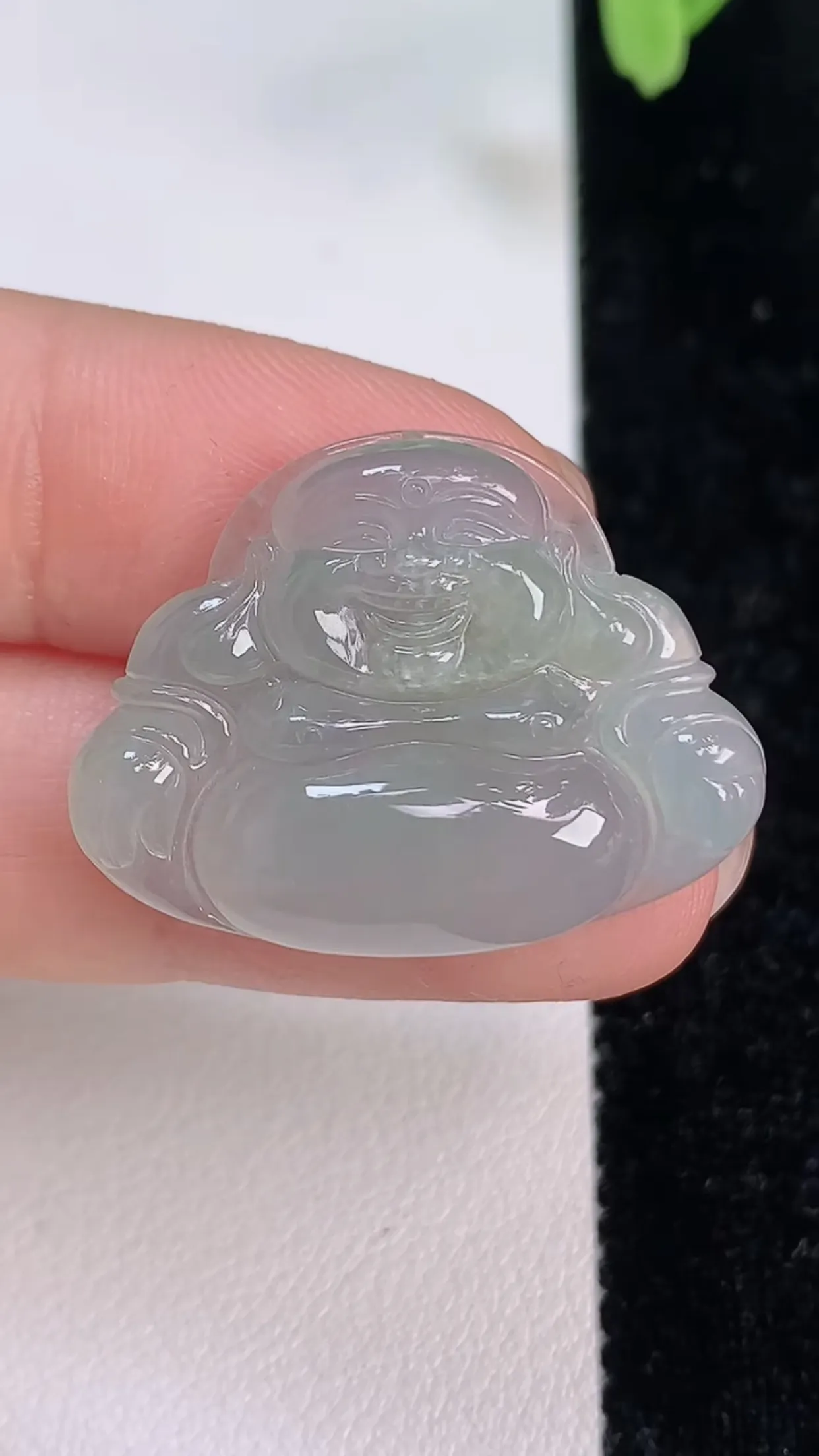 缅甸天然翡翠a货 老坑料起胶冰种 晴水绿笑口常开 佛公吊坠，尺寸29.3-22-5.6mm   y 