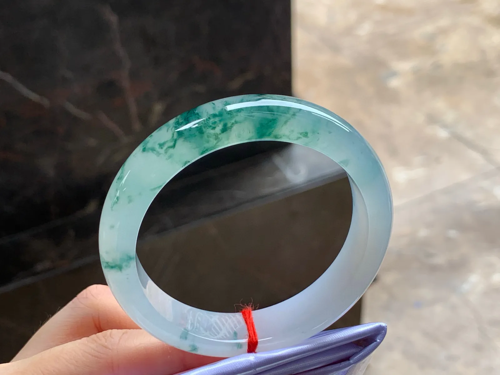 冰种飘花手镯
55.8/12.8/8.2mm