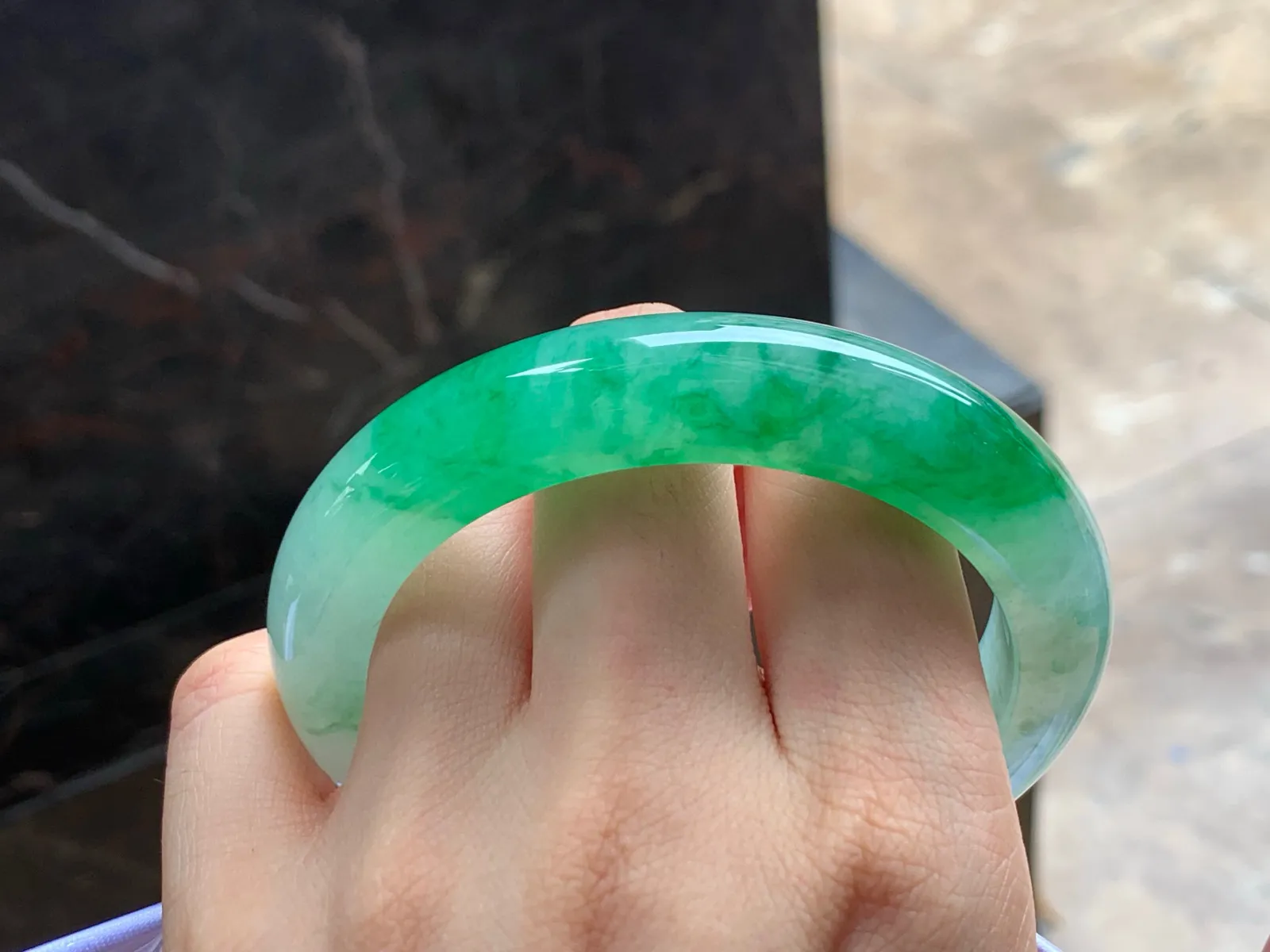 冰带色手镯
水润59/12.3/10.6mm