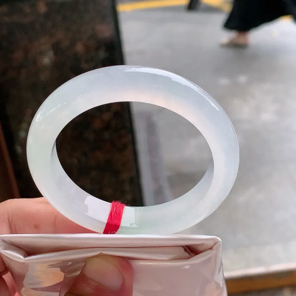 正圈冰玻阳绿 无瑕 尺寸:52.8/11.5/8.7 种水好 起荧光