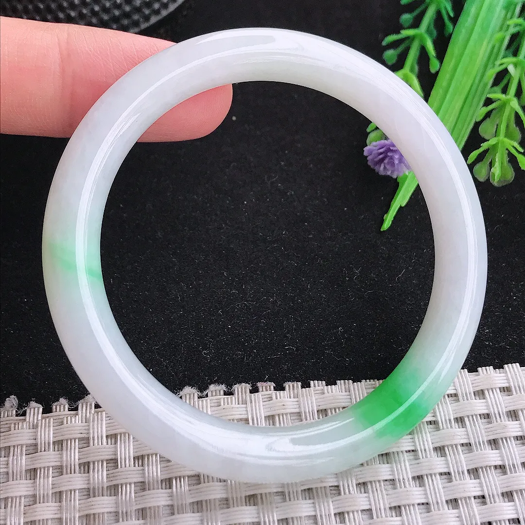 自然光52/8.5/8.1老坑精美冰润飘阳绿圆条手镯白底青玉镯平安镯