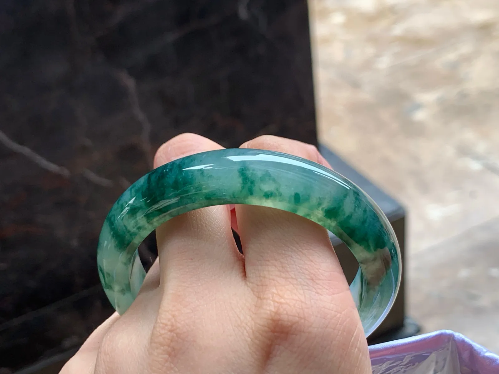 冰飘花手镯
清爽55/12.6/8.6mm