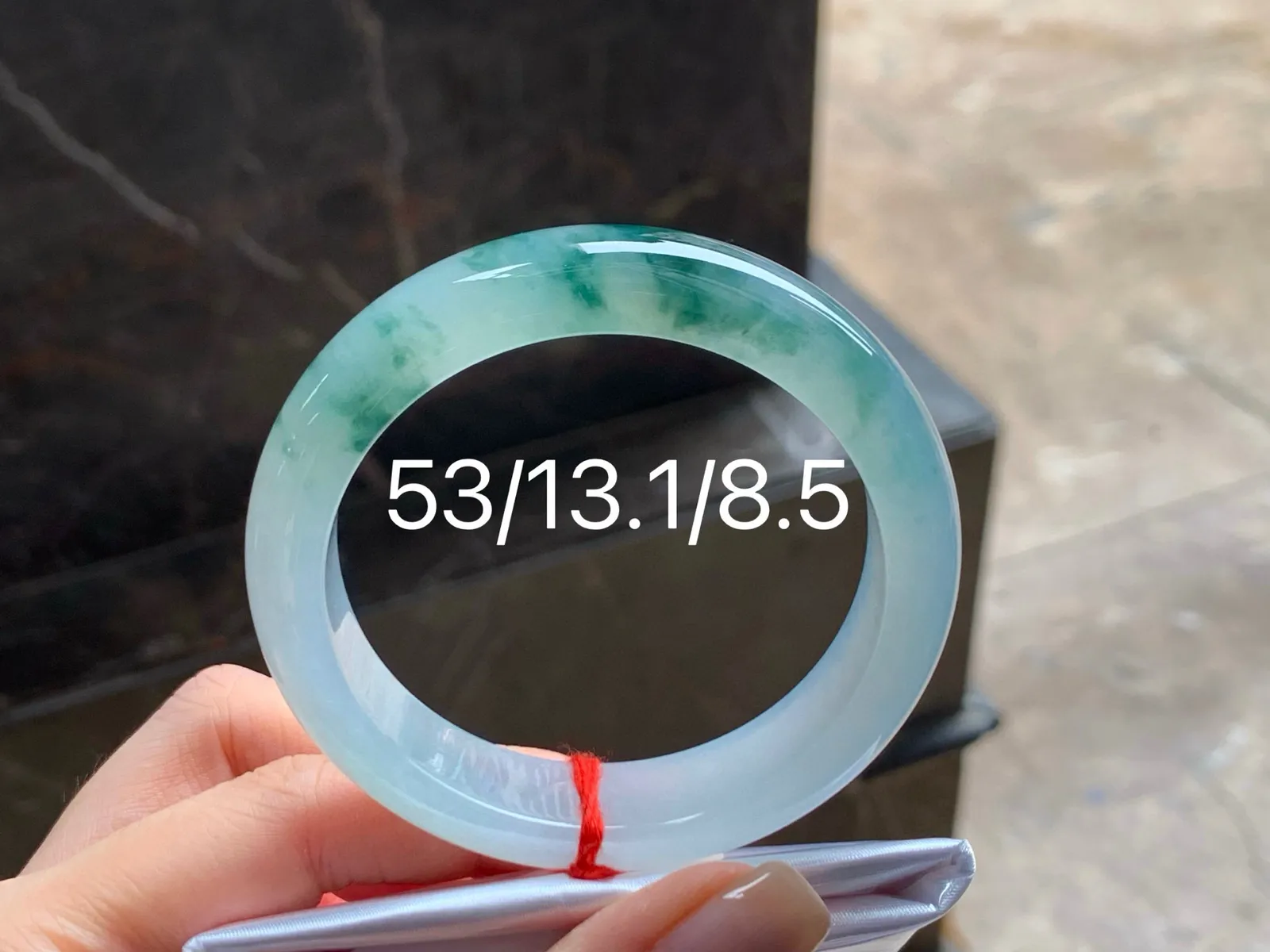 冰种飘花手镯
种好53/13.1/8.5mm
