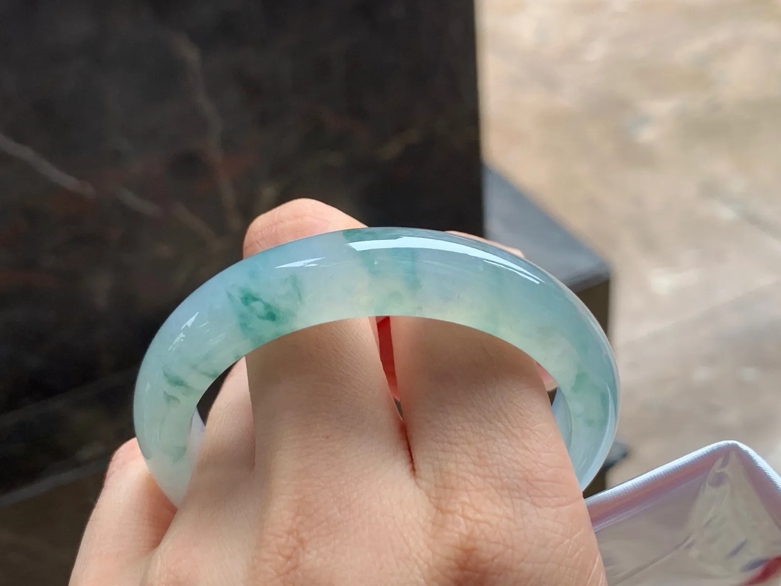 冰飘花手镯
水润53.9/12.6/8.3mm