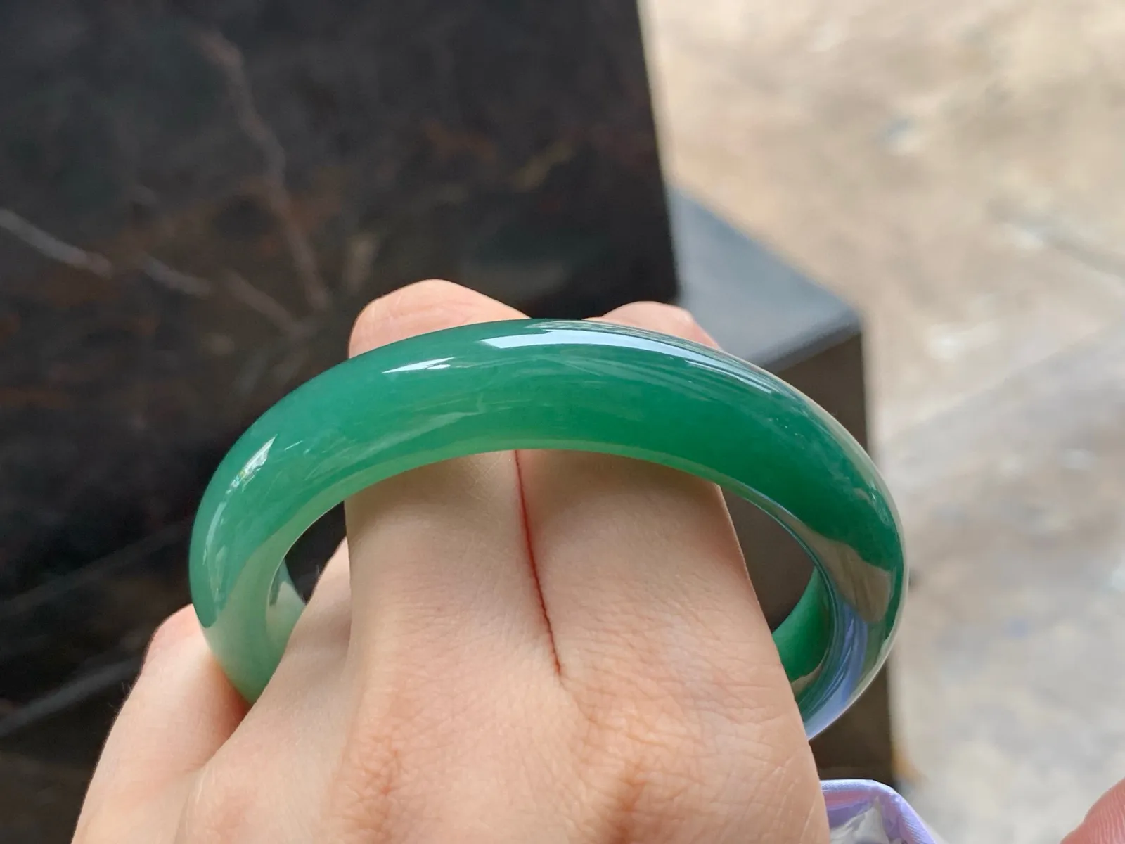 油绿手镯
颜色漂亮 55.5/12.5/8.5mm