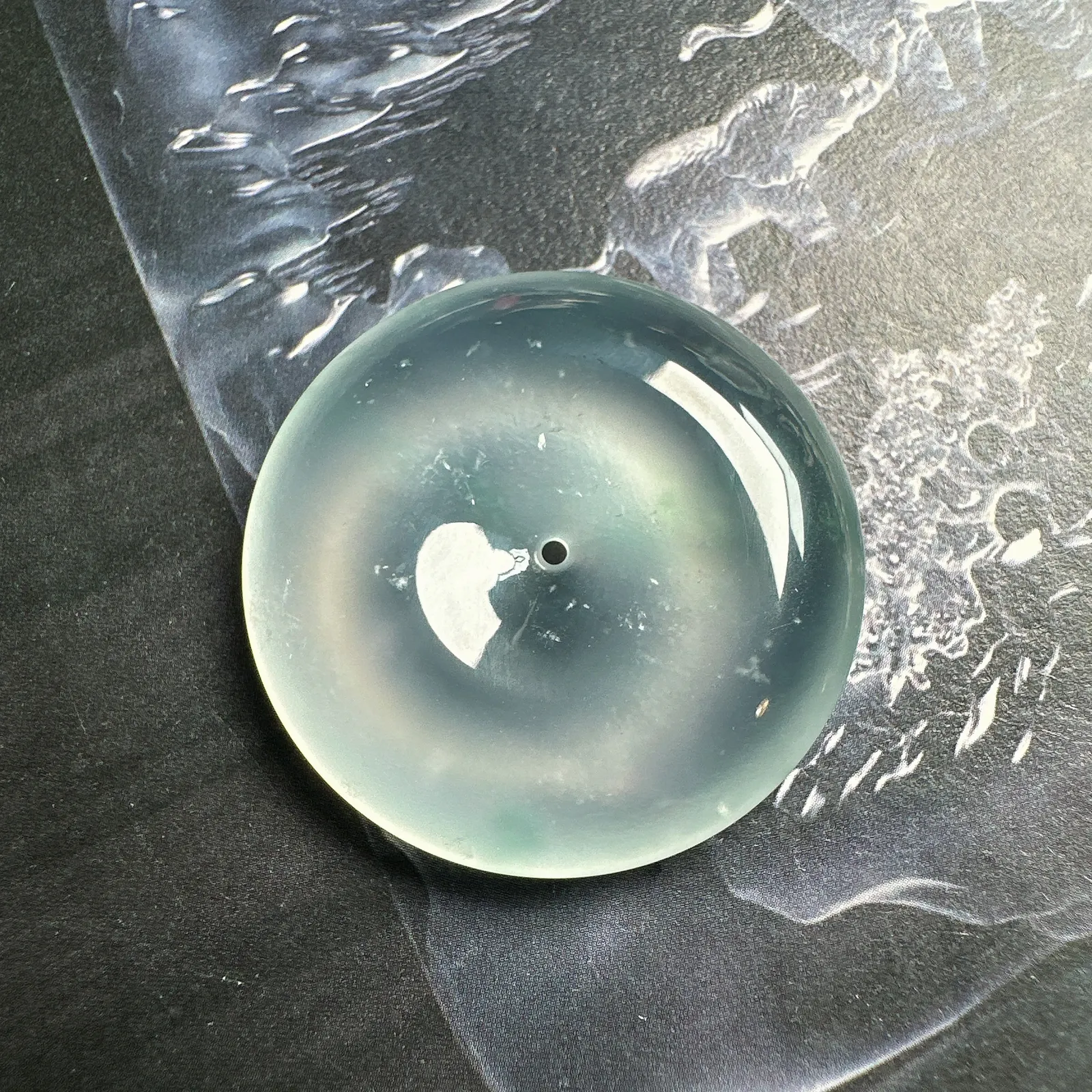 【行家货】玻璃种飘花平安扣，晶莹剔透，荧光强烈，尺寸够大，比例好。