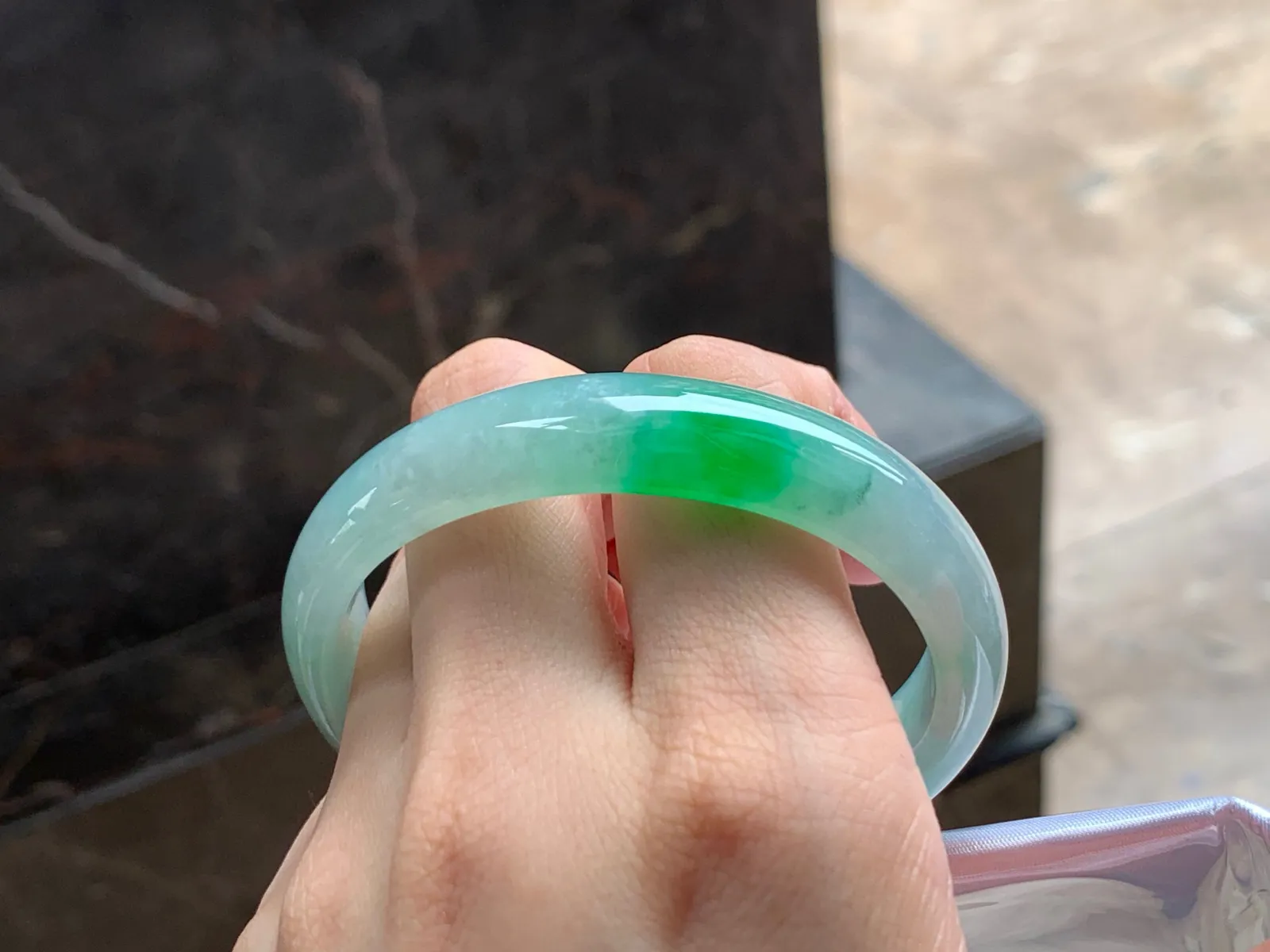 辣绿贵妃镯
水润清爽 55.3/13/7.3mm