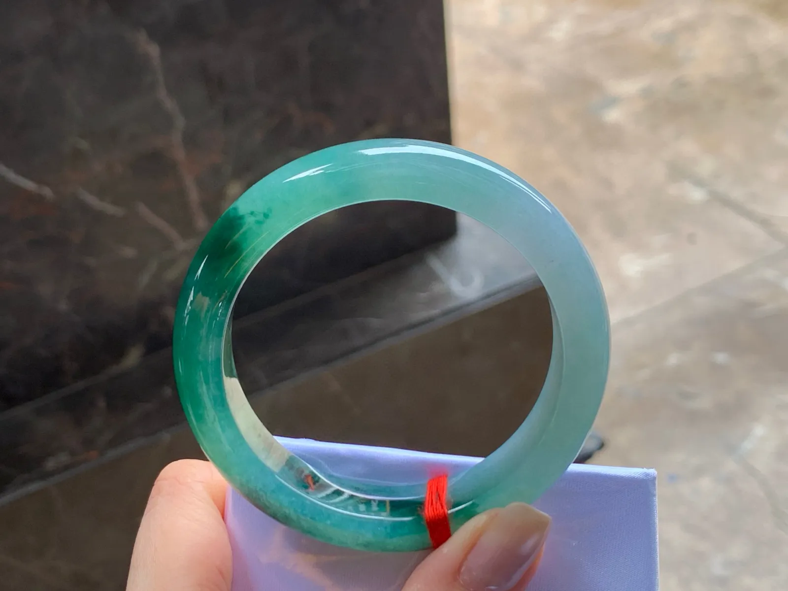 带色手镯
细腻水润 54/12.8/8.6mm