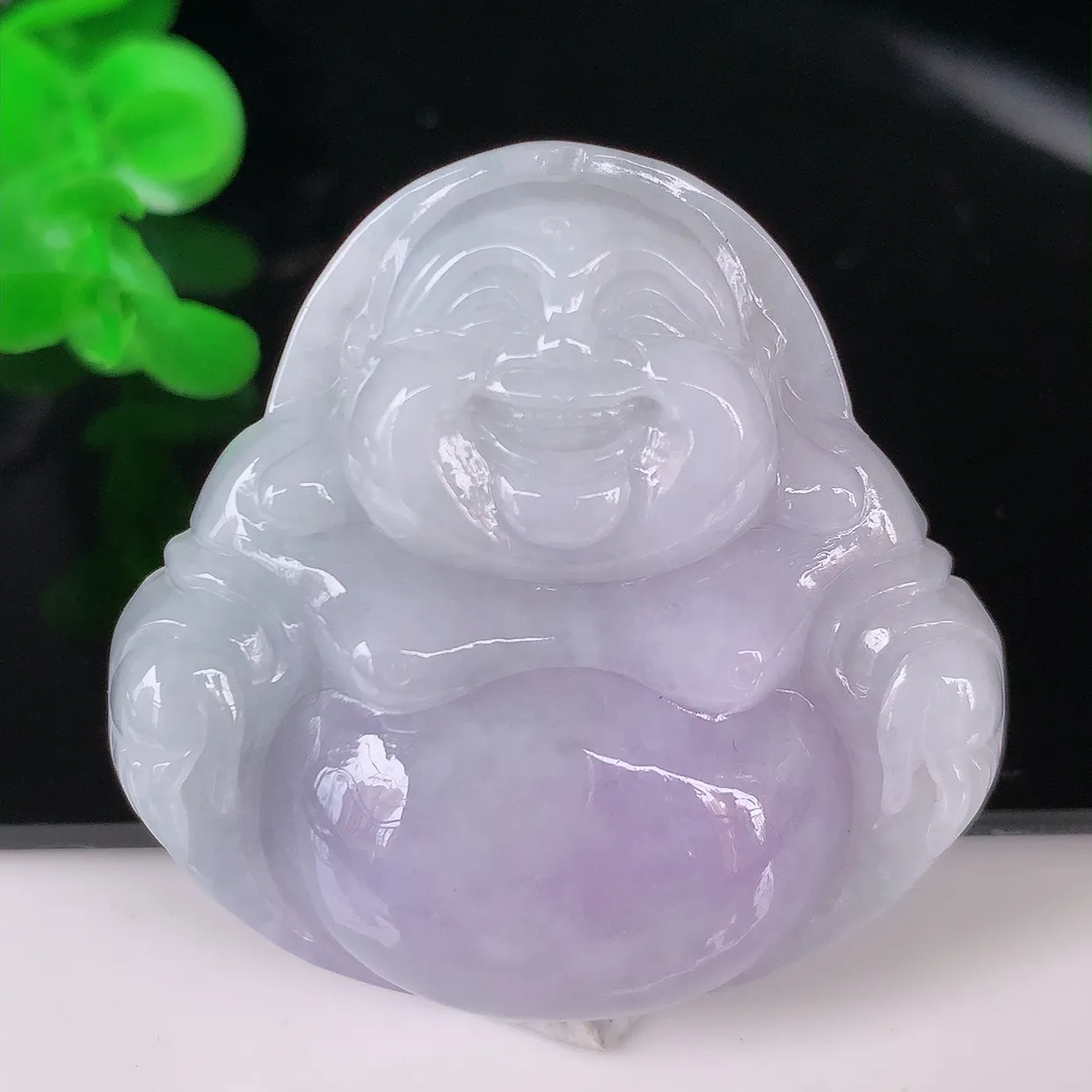 自然光实拍，大件饱满冰润紫罗兰翡翠佛公吊坠，笑口常开，佛公在心中，一生平安幸福，佛公翠色迷人，佩戴佳