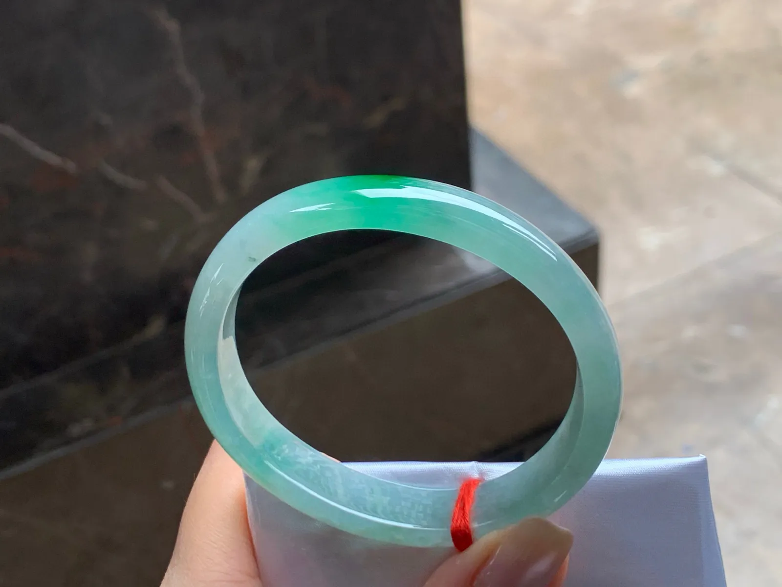 辣绿贵妃镯
水润清爽 55.3/13/7.3mm