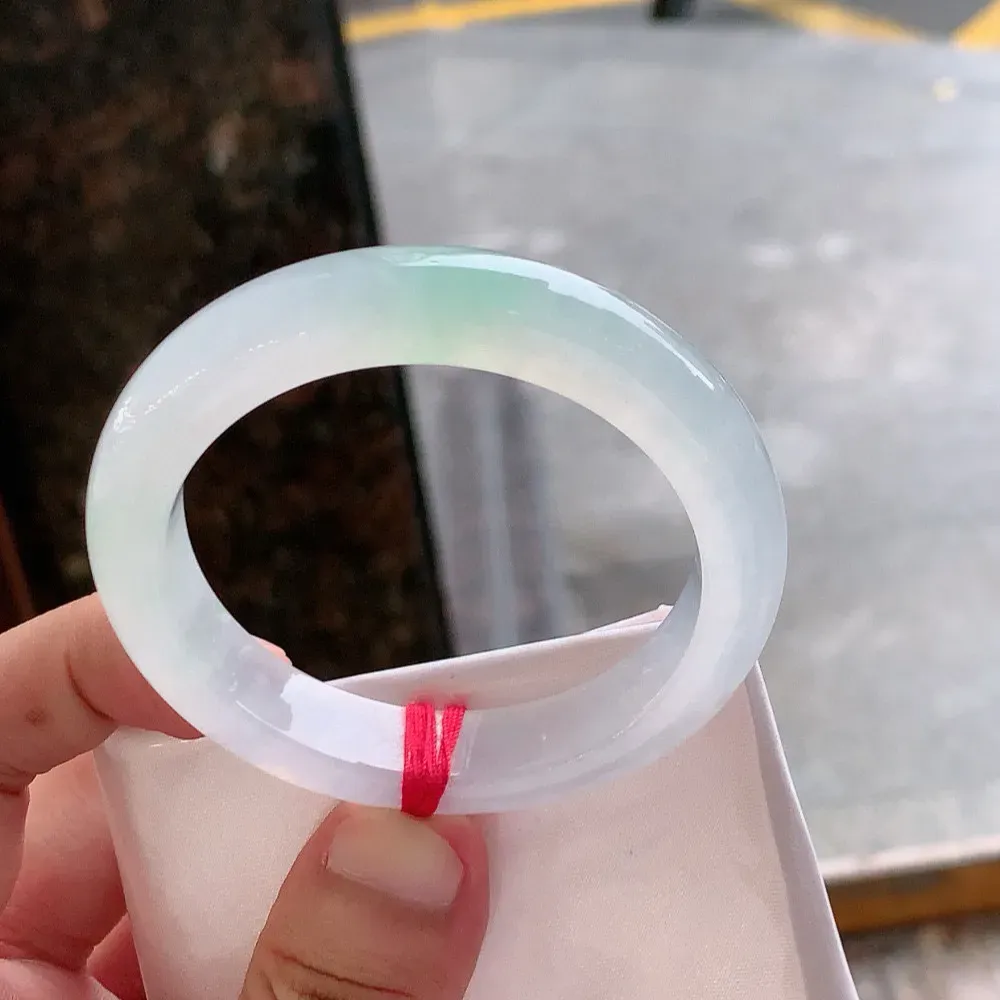 正圈冰玻阳绿 无瑕 尺寸:52.8/11.5/8.7 种水好 起荧光