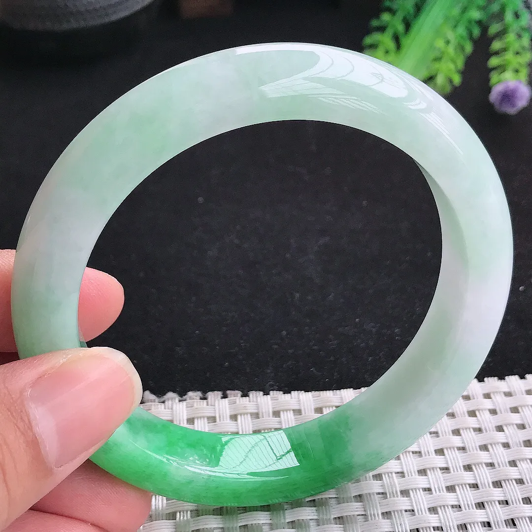 自然光61.5/12.9/9.6老坑精美温润飘阳绿大圈口手镯玉镯平安镯