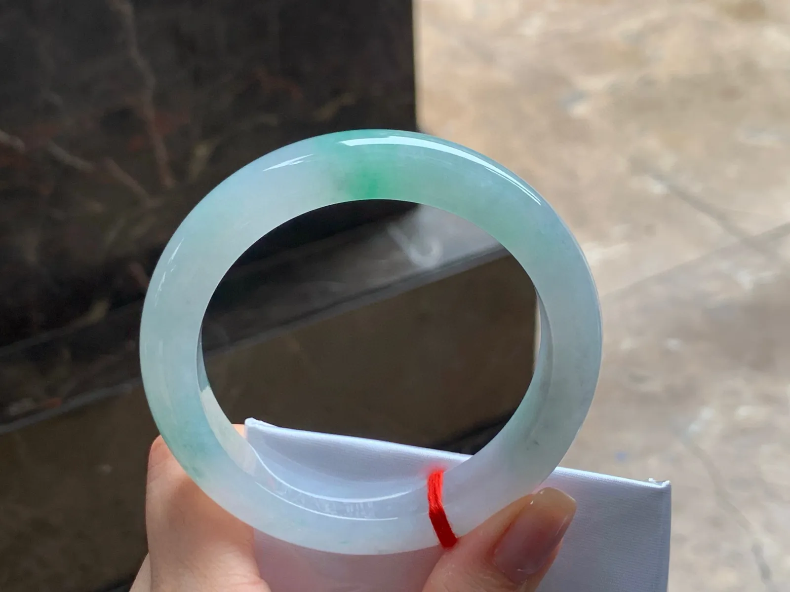 带色手镯
水润清爽 57.8/11.5/9.5mm
