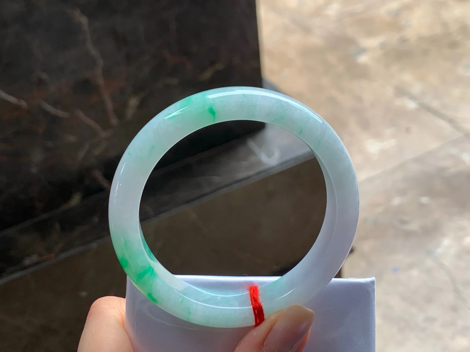 带色手镯
清爽54.8/11.5/8.6mm