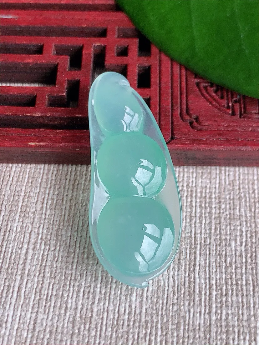 a货翡翠老坑冰种晴水四季豆福豆平安豆吊坠 尺寸37.4×15×8mm 重量6.38g 0711