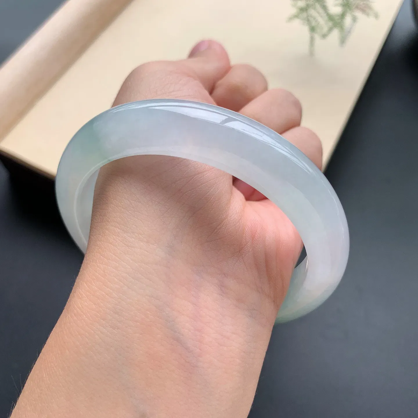 冰飘花正圈手镯 尺寸：59-13-9，无纹裂，水润透亮，胶感十足