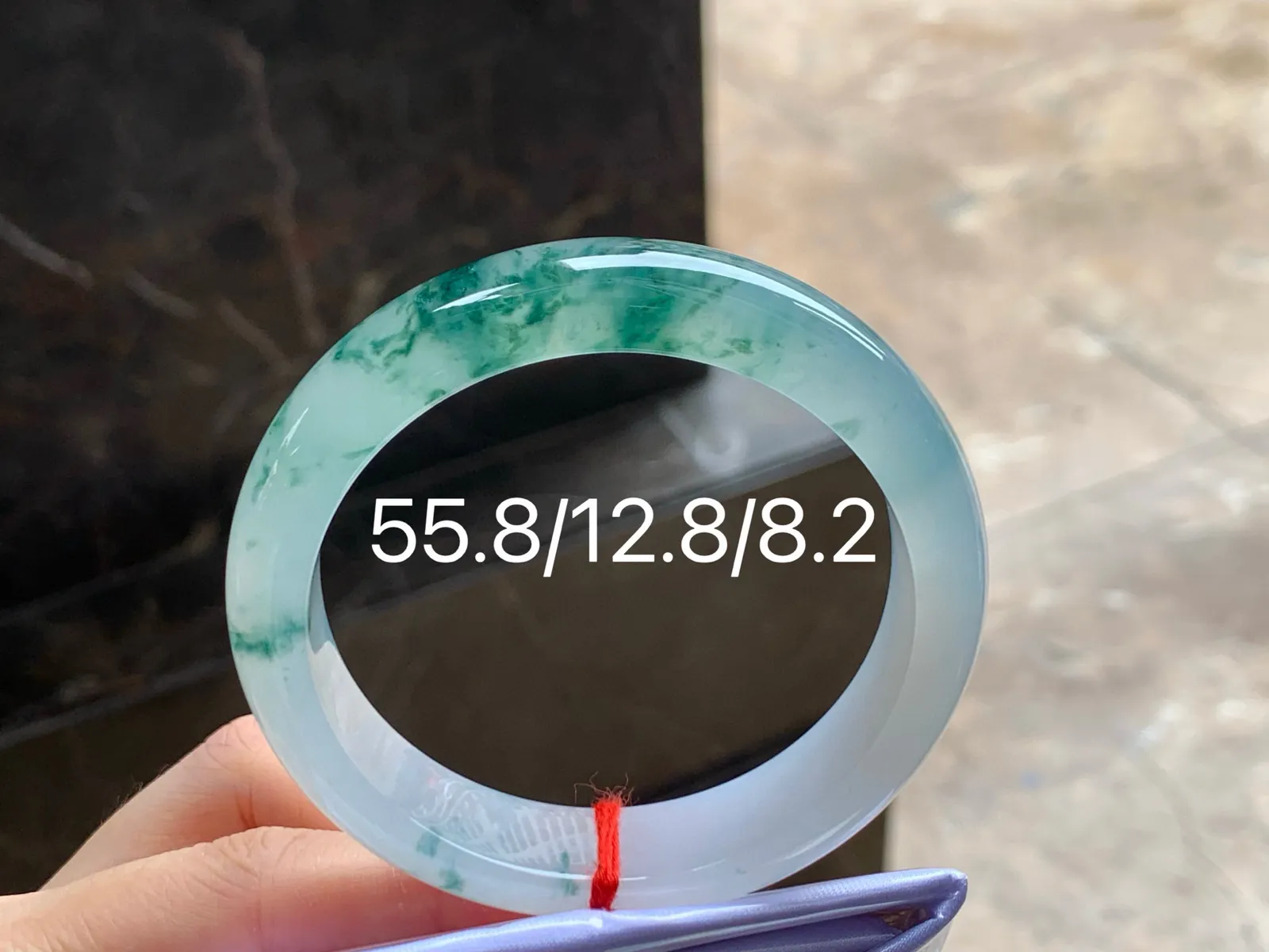 冰种飘花手镯
55.8/12.8/8.2mm