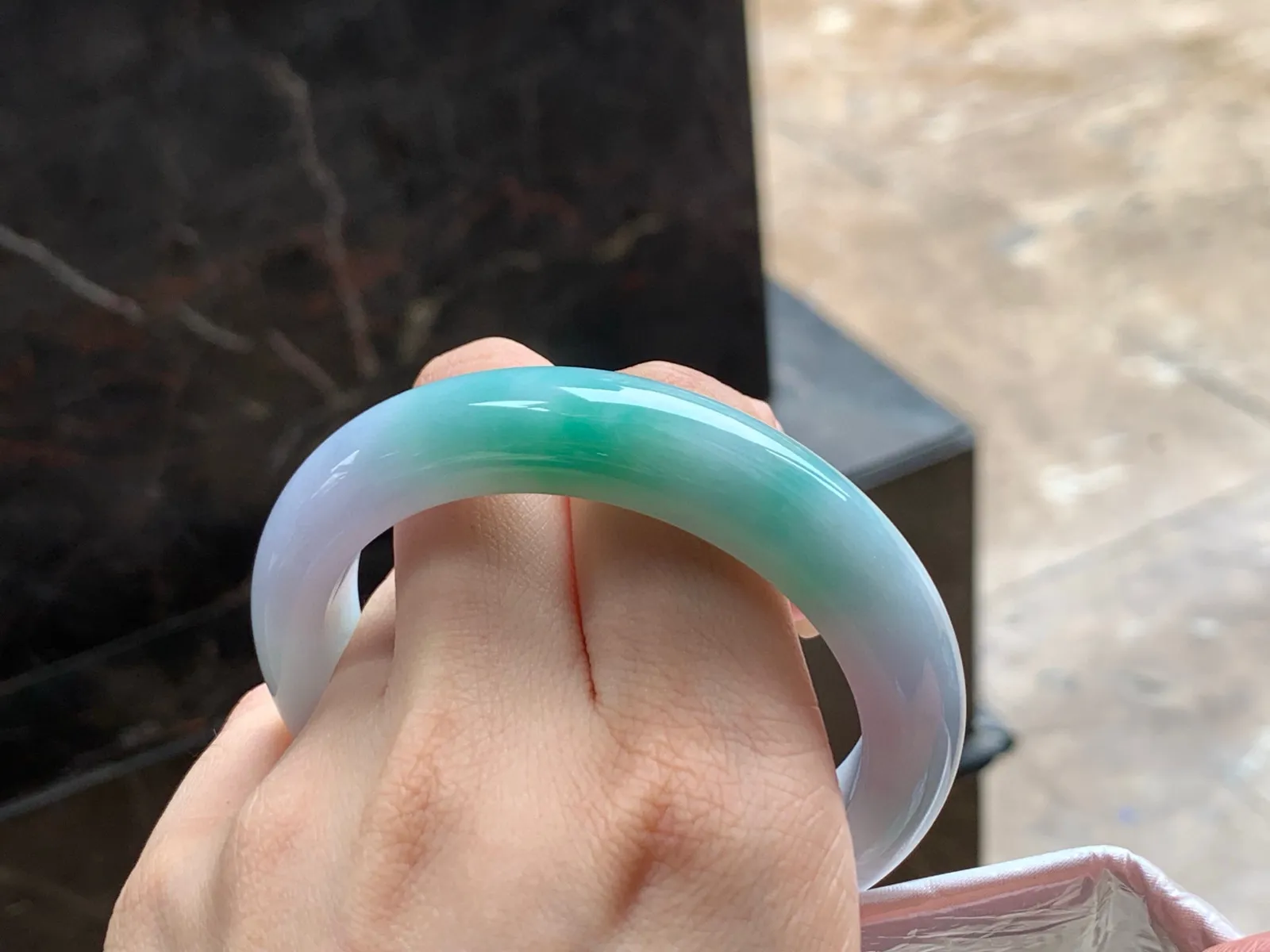 春彩手镯
玉质细腻 55/12/9mm