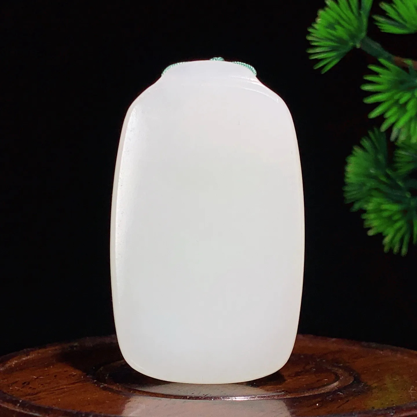 新疆和田玉羊脂白玉挂件 尺寸55/34/7重33.1克，玉质细腻油润 底色纯净 脂粉好，品质好！lt250711