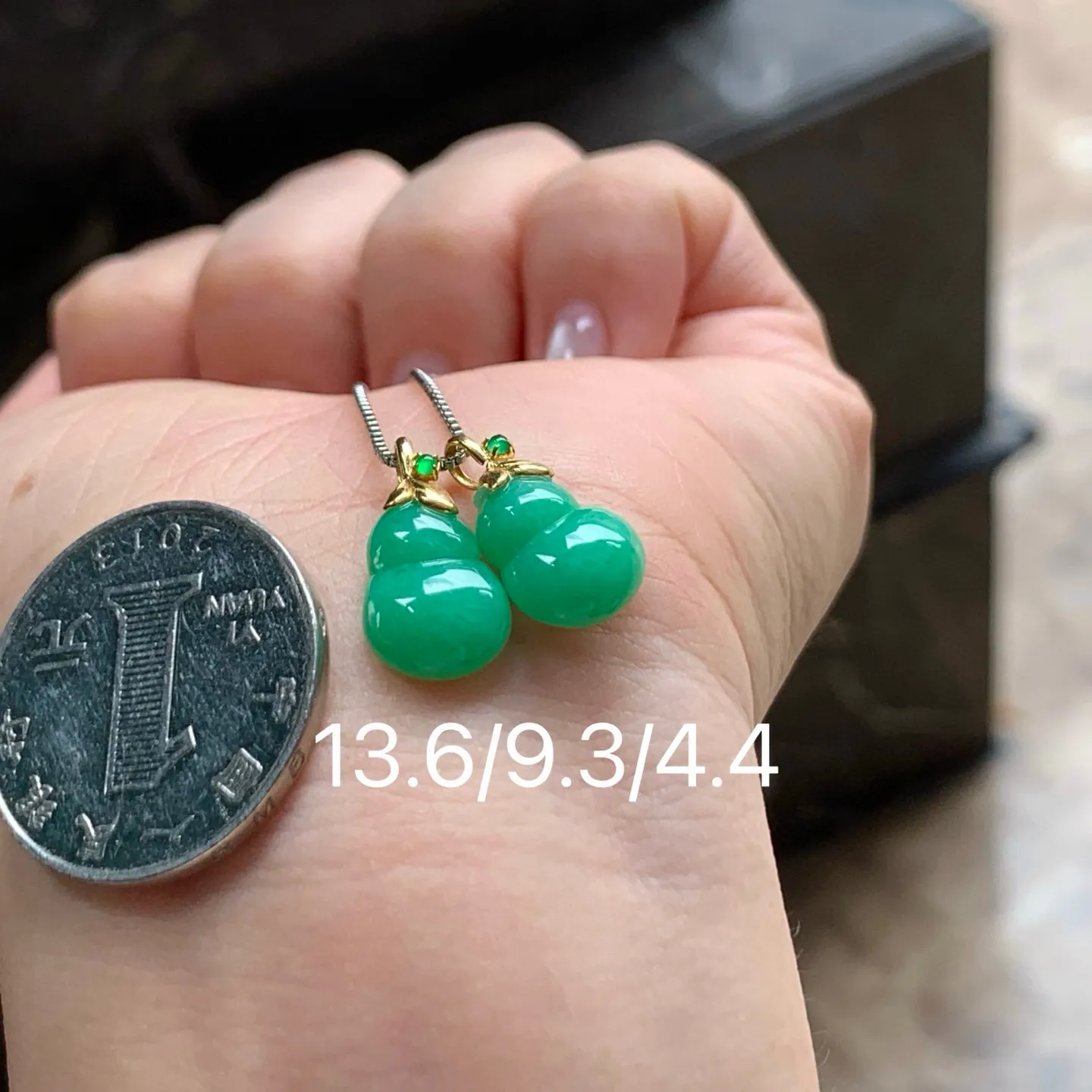 豆绿小葫芦
清爽 金扣
单件价