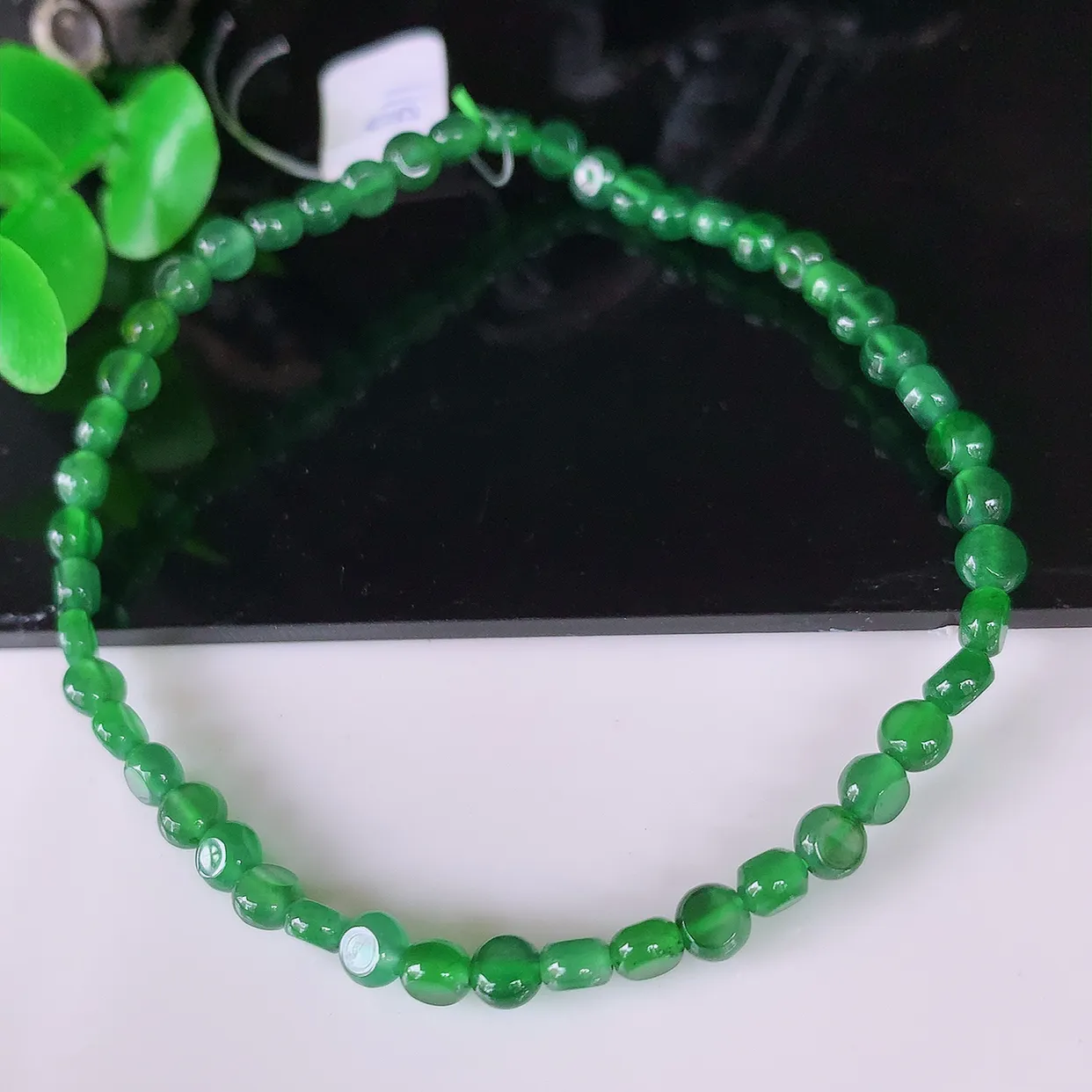 自然光实拍，冰种满绿翡翠手串手链，种老水足，冰清玉润  颜色漂亮  #49.12取一尺寸3.8-2.8