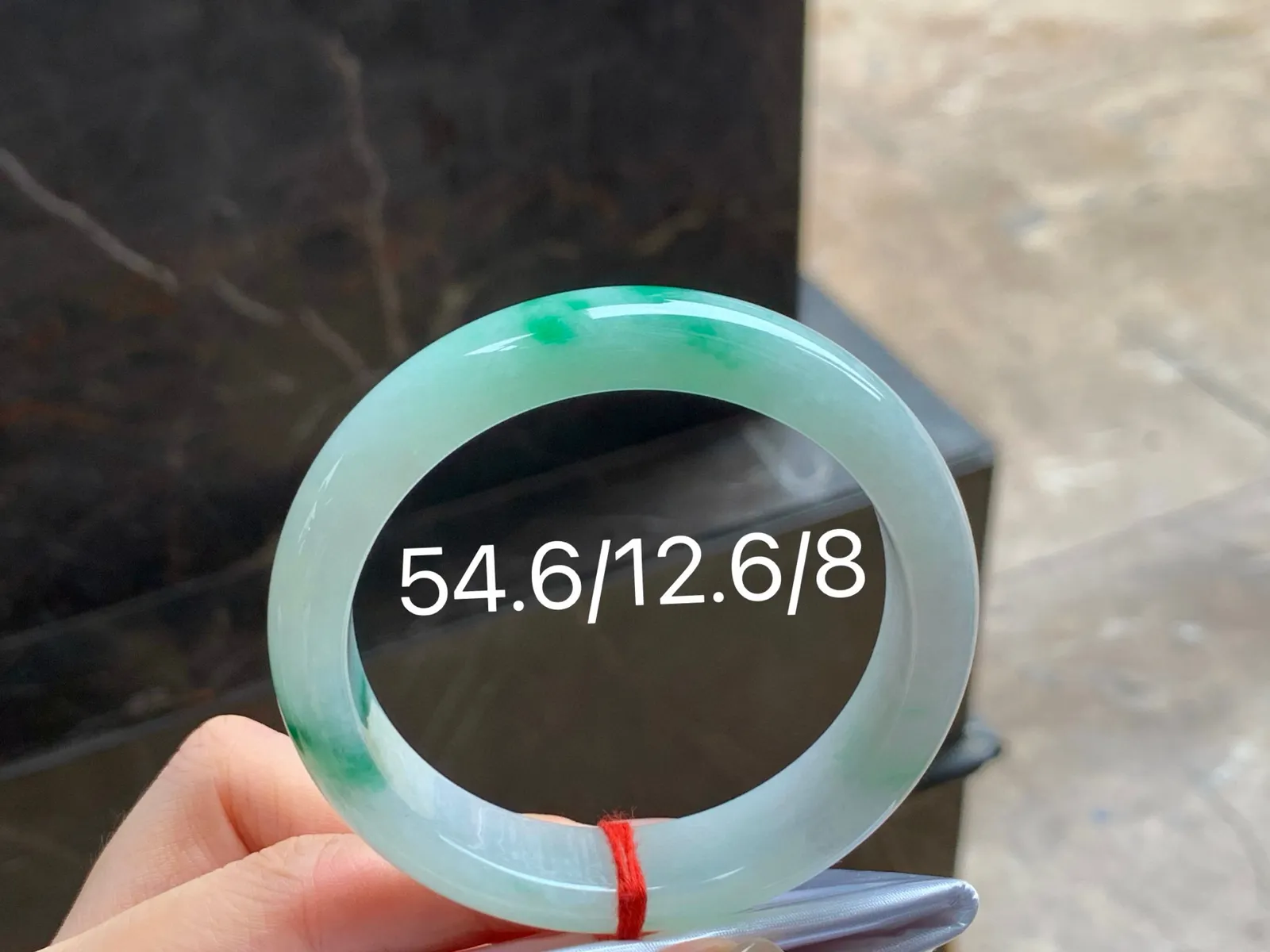 带色手镯
干净清爽 54.6/12.6/8mm