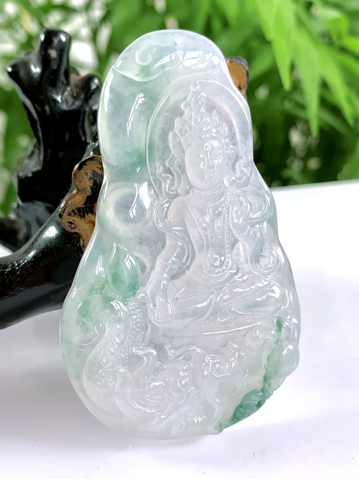 缅甸天然翡翠A货，大件冰种起光起胶飘花观音吊坠挂件，尺寸68/42/6.5mm重量：31.89g