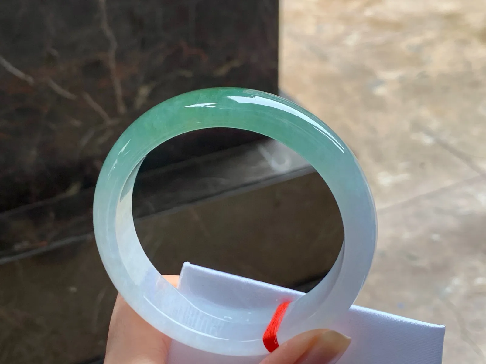 宽版手镯
水润独特 59.3/16.2/8mm
