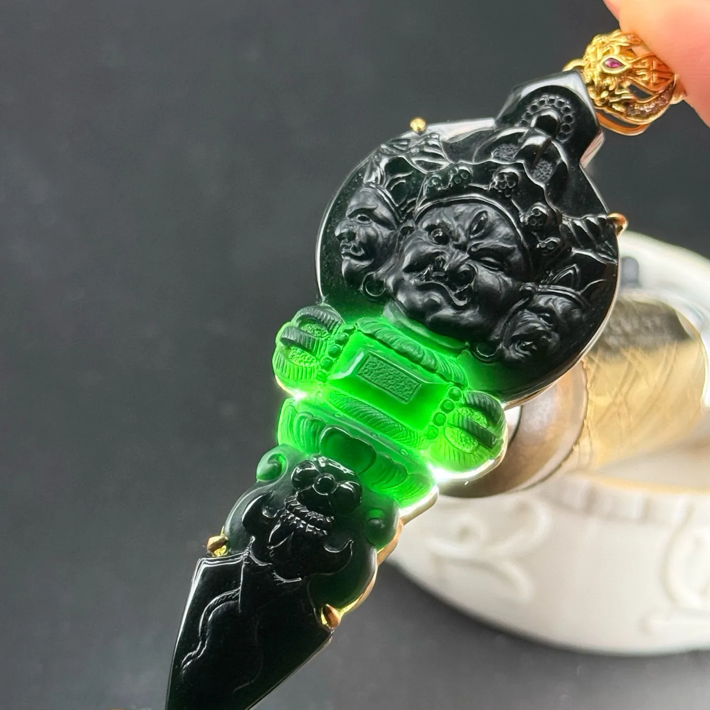 精品18k墨翠降魔杵 种好色正 黑度极好 打灯通透 油性十足 尺寸85