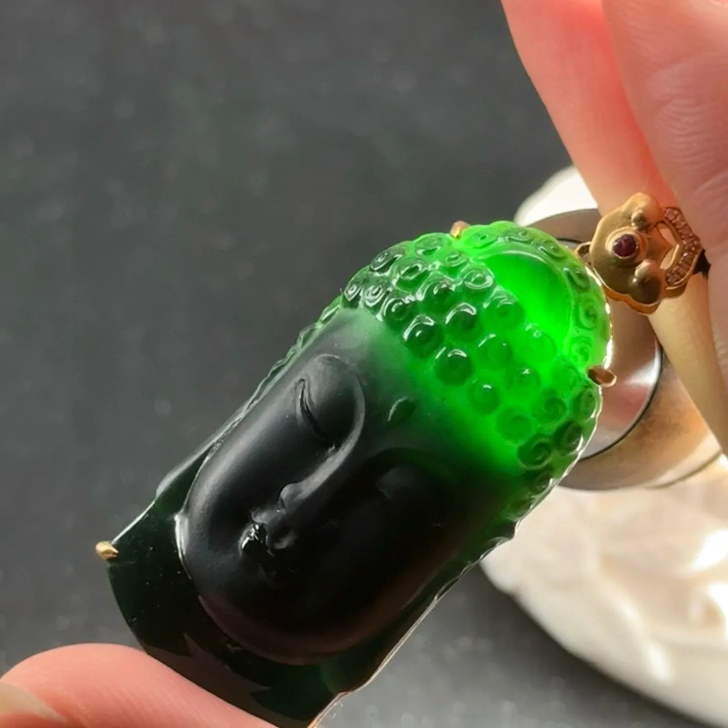精品18k墨翠佛头 种好色正 黑度极好 打灯通透 油性十足