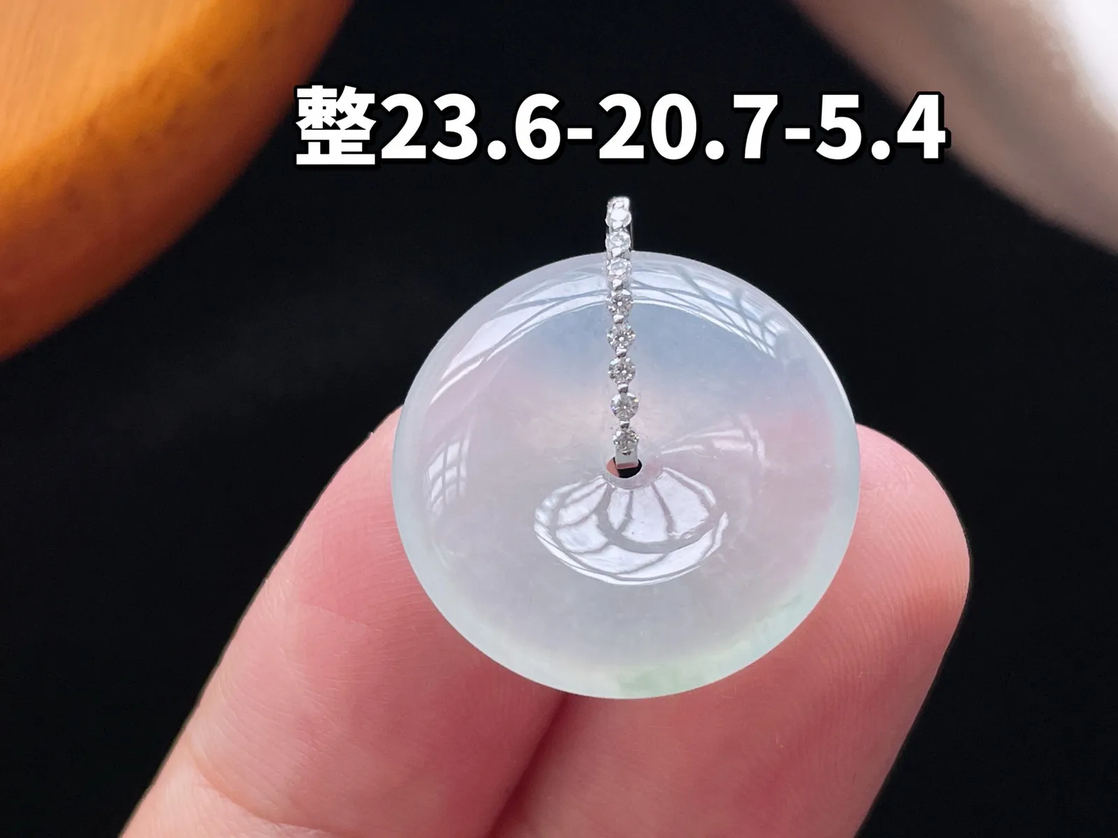 冰种·平安扣

整23.6-20.7-5.4