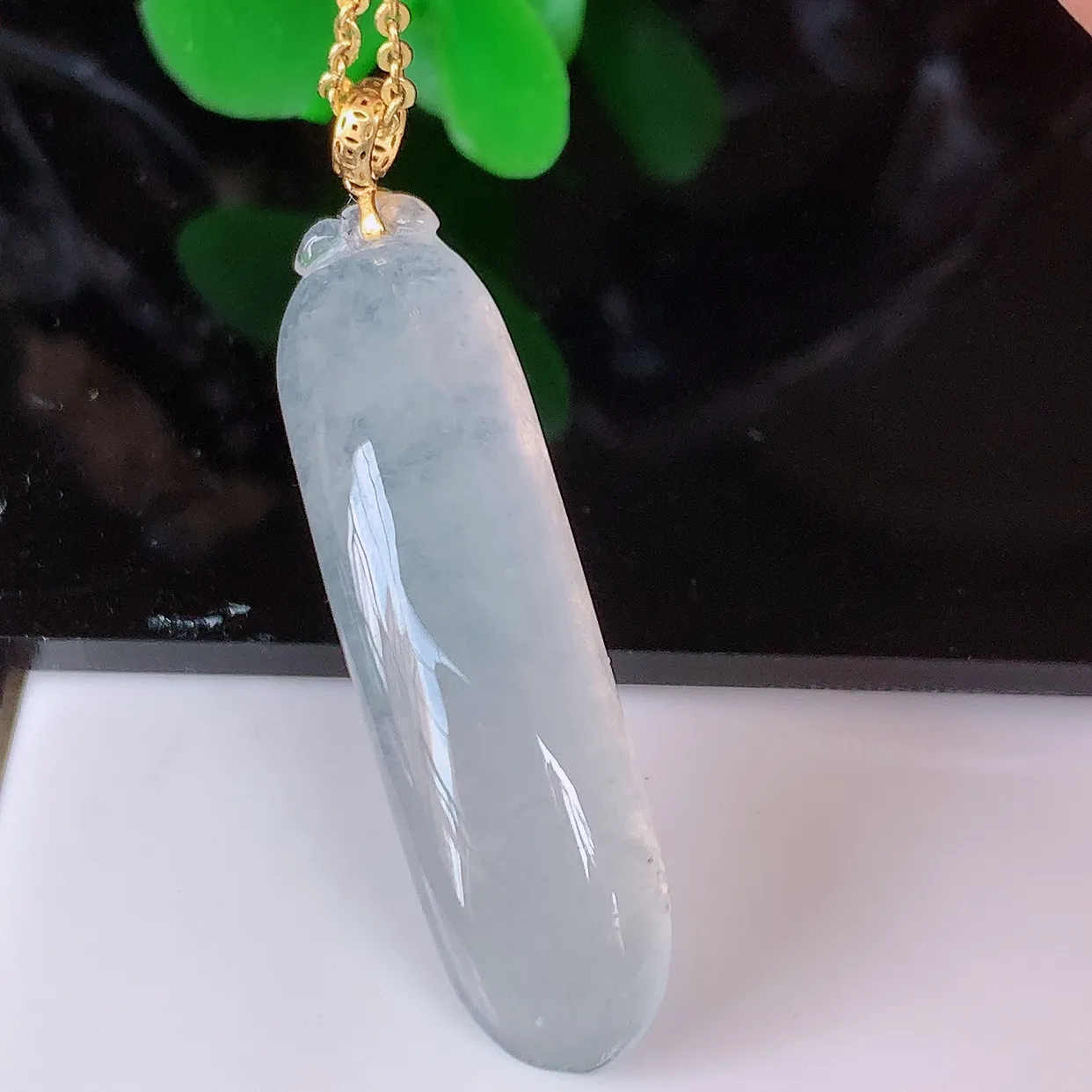 18K金镶嵌冰种招财福瓜吊坠，翡翠精美饱满福瓜，种水足，形态圆润饱满，福相十足 ！#41.12