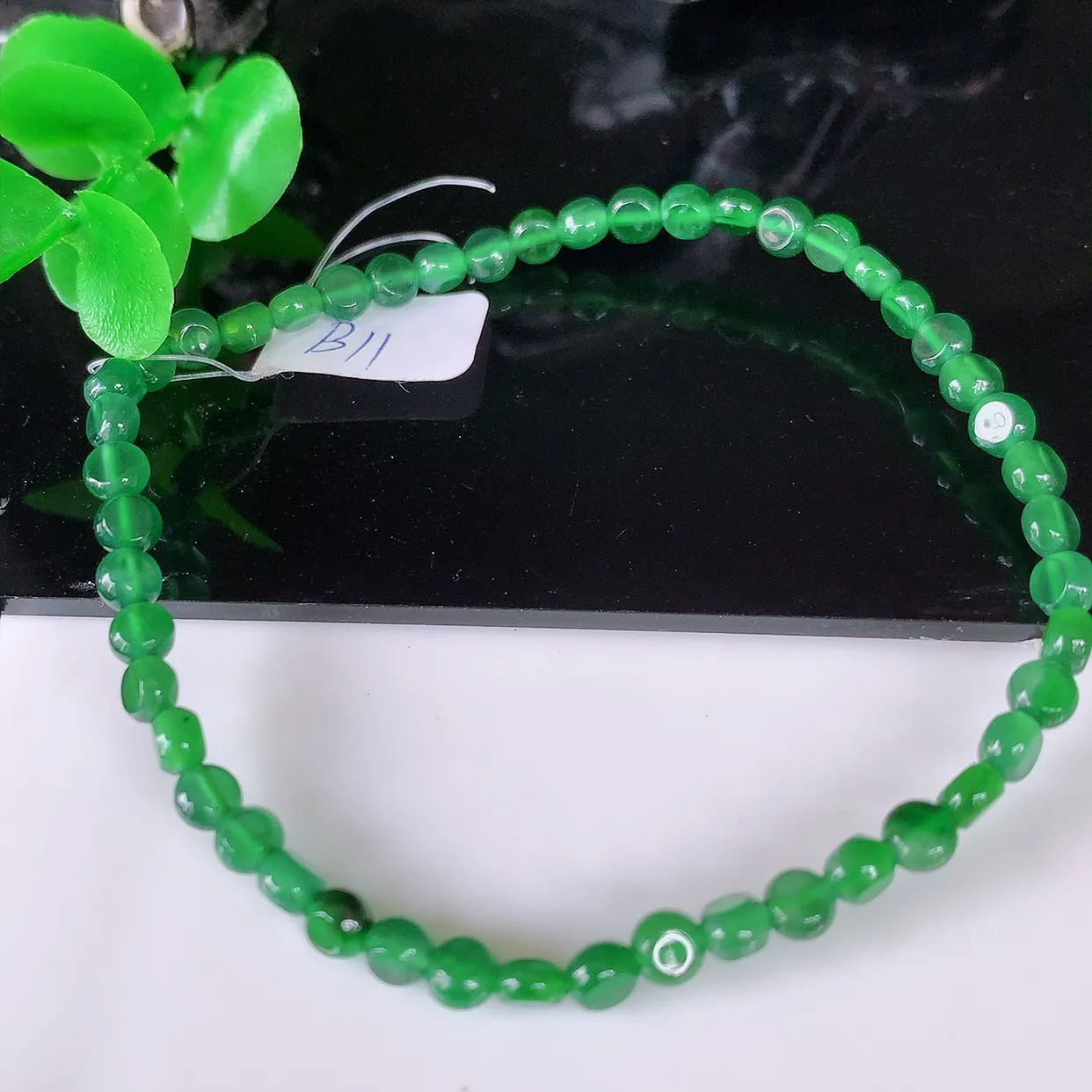自然光实拍，冰种满绿翡翠手串手链，种老水足，冰清玉润  颜色漂亮  #49.12取一尺寸3.8-2.8