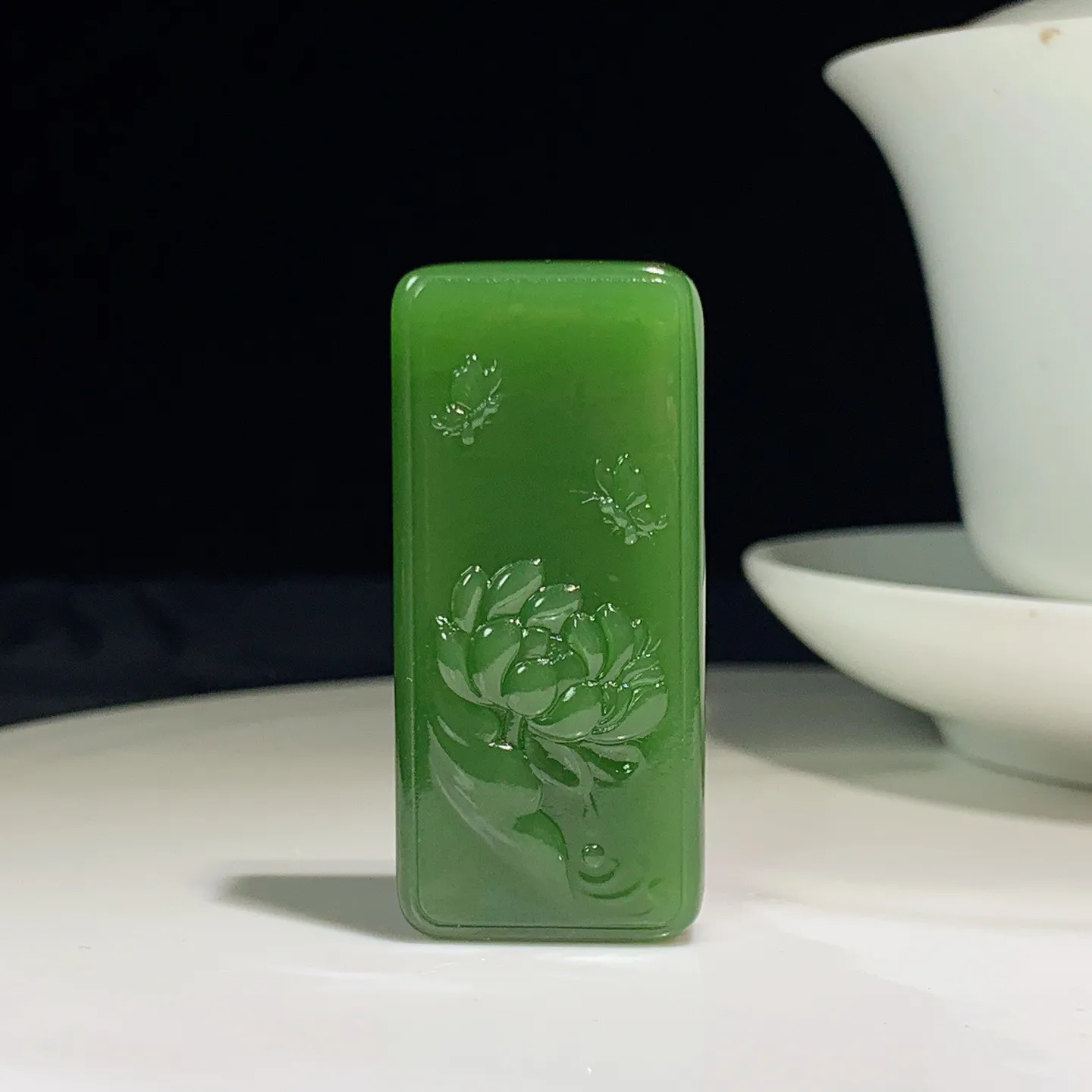 和田玉阳绿俄罗斯碧玉蝶恋花花开富贵挂件 尺寸44/20/9重23克，玉质细腻油润 底色纯净 脂粉好，